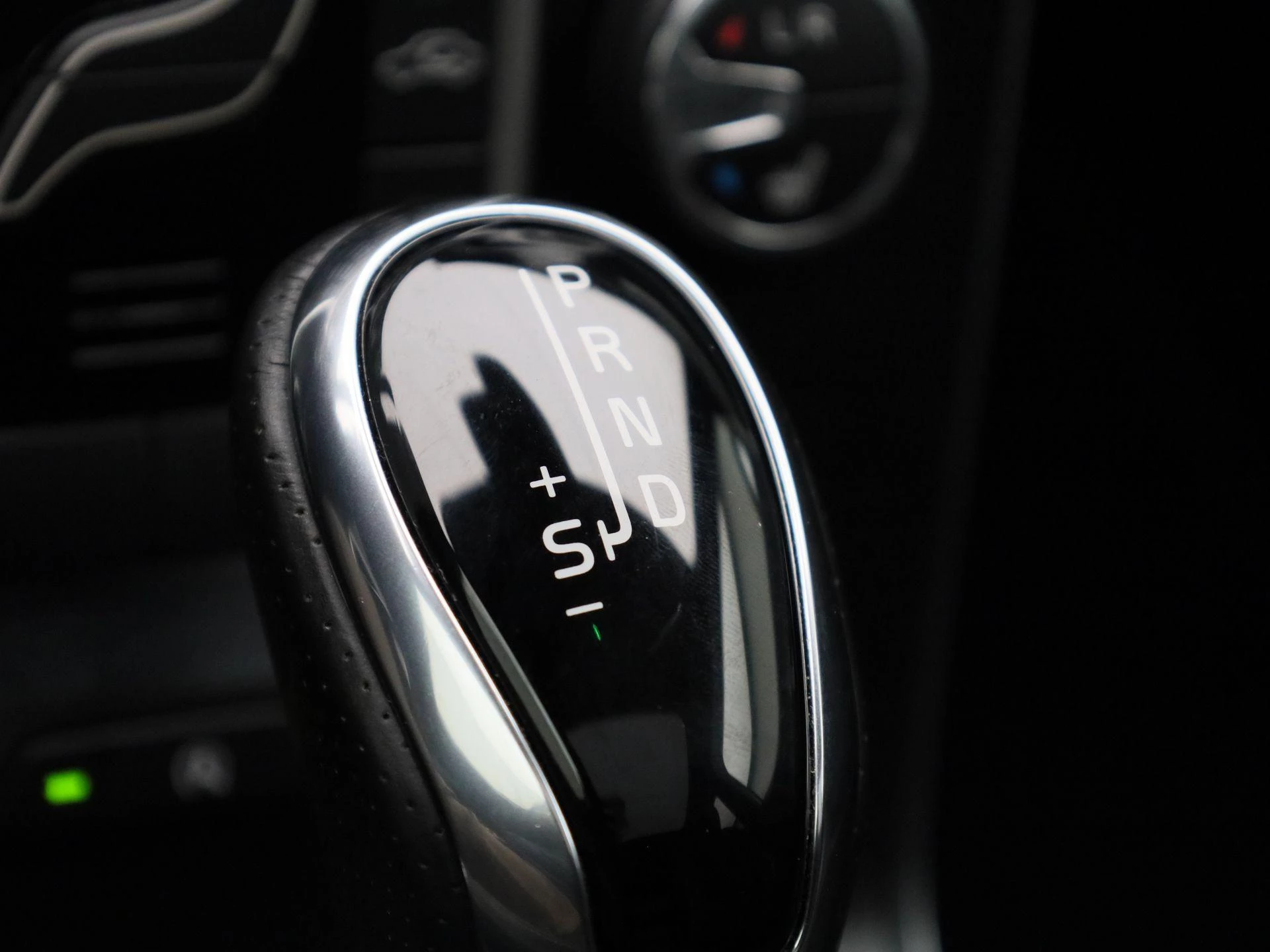 Volvo-V40-image-18