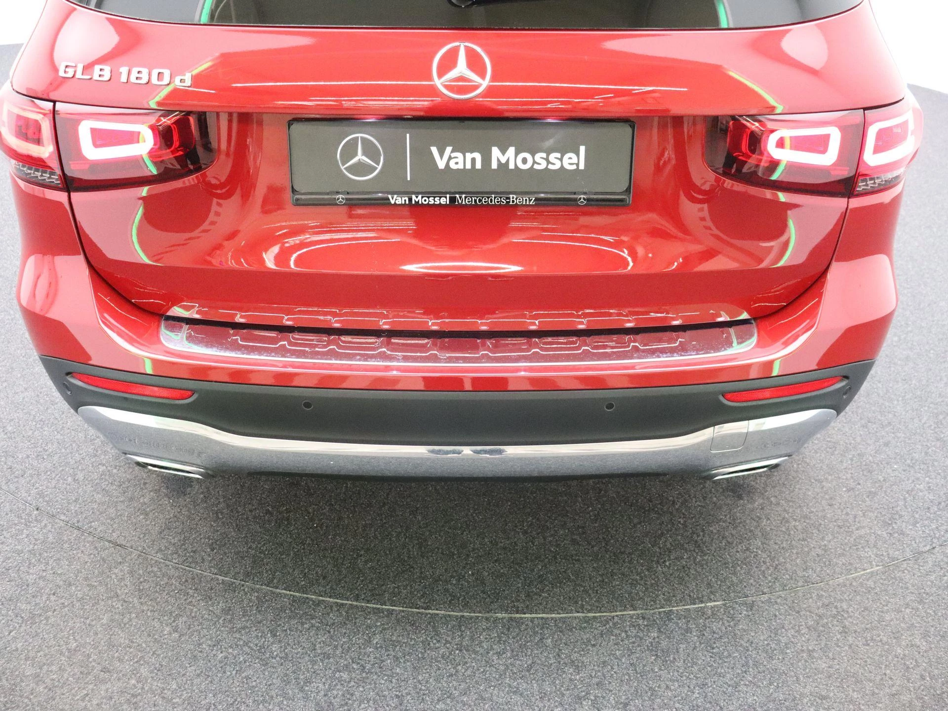 Mercedes-Benz GLB 180 d Business Solution + MULTIBEAM LED + PANO DAK + CARPLAY + LEDER +