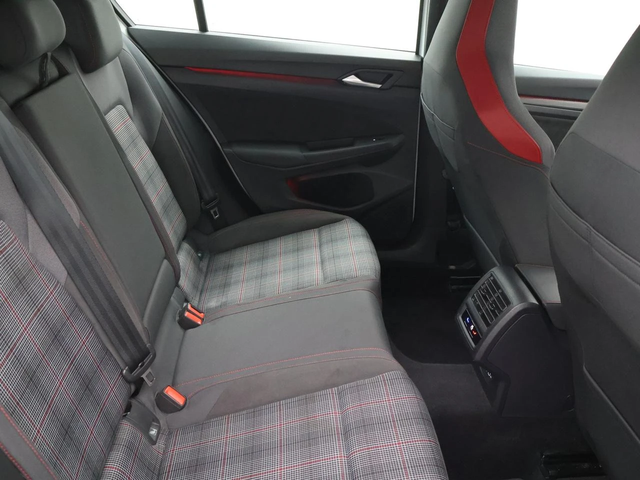 Volkswagen-Golf-image-6