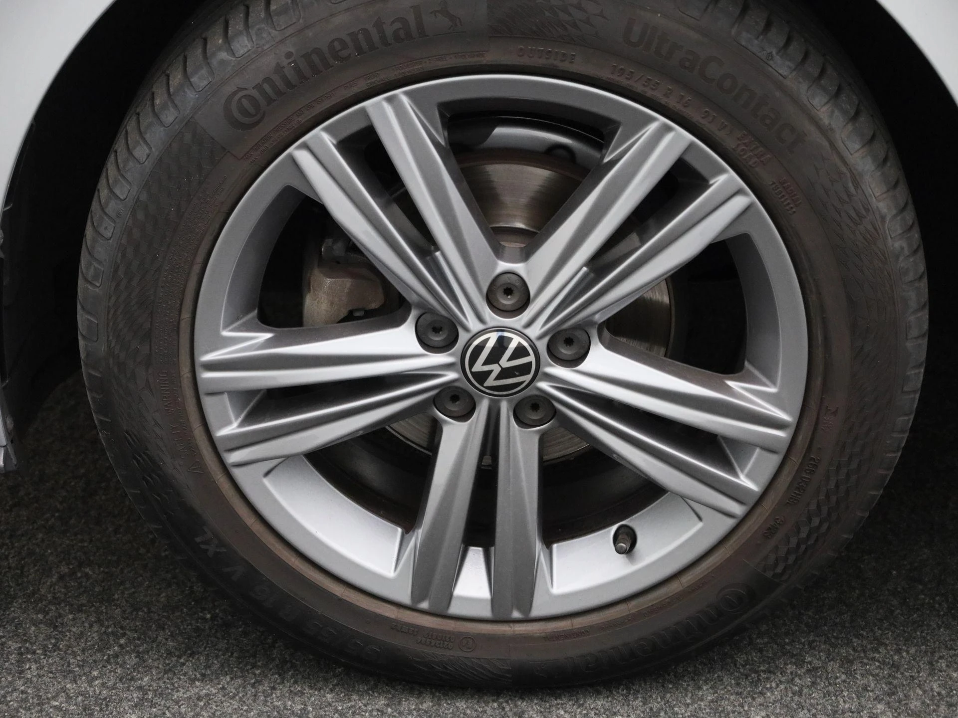 Volkswagen-Polo-image-12