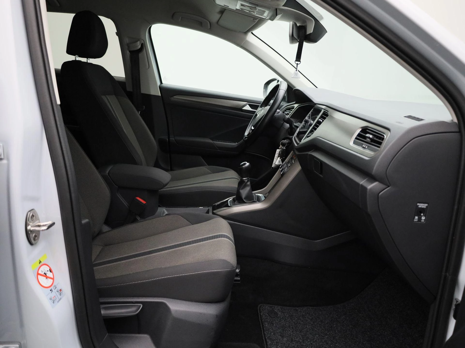 Volkswagen-T-Roc-image-29