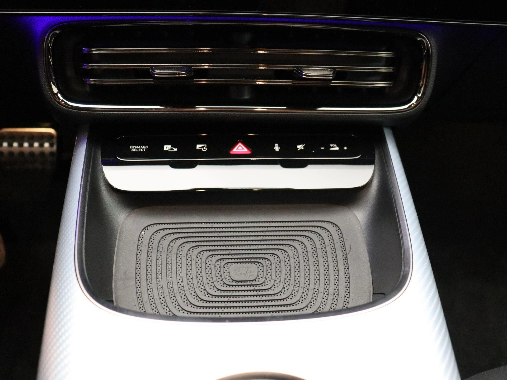 Mercedes-Benz-CLA-image-18