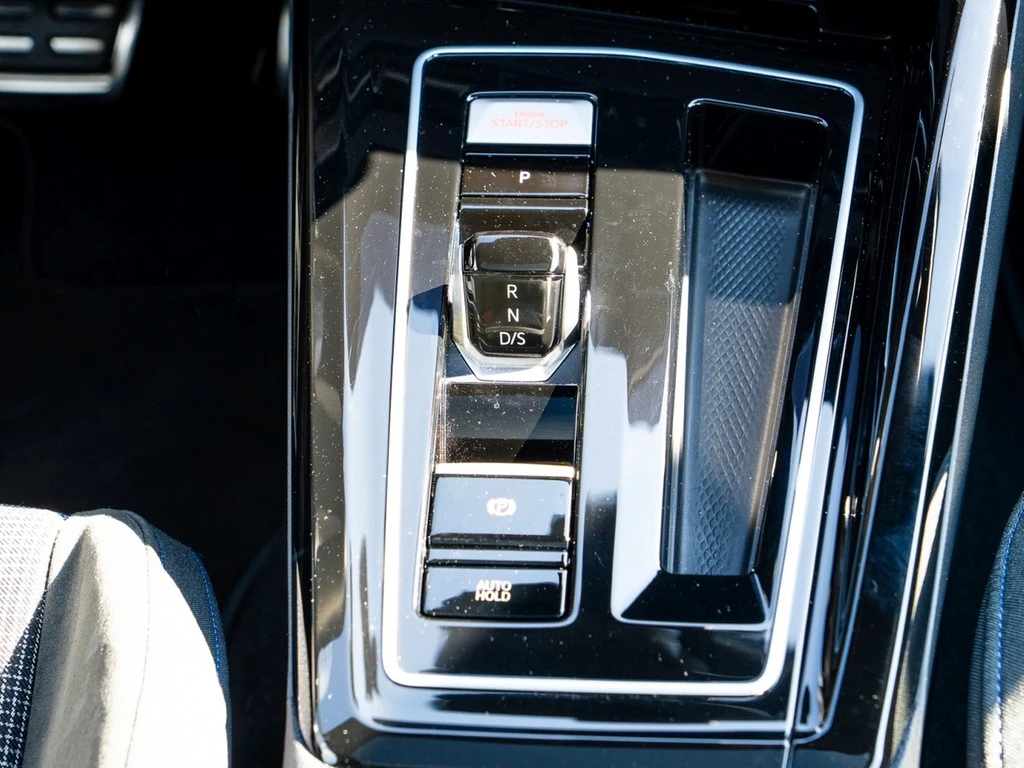 Volkswagen-Golf-image-14