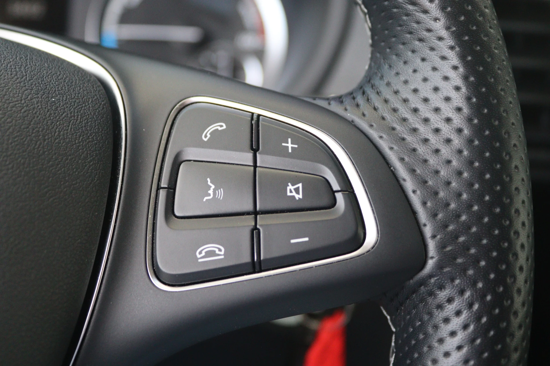 Mercedes-Benz-eVito-image-11