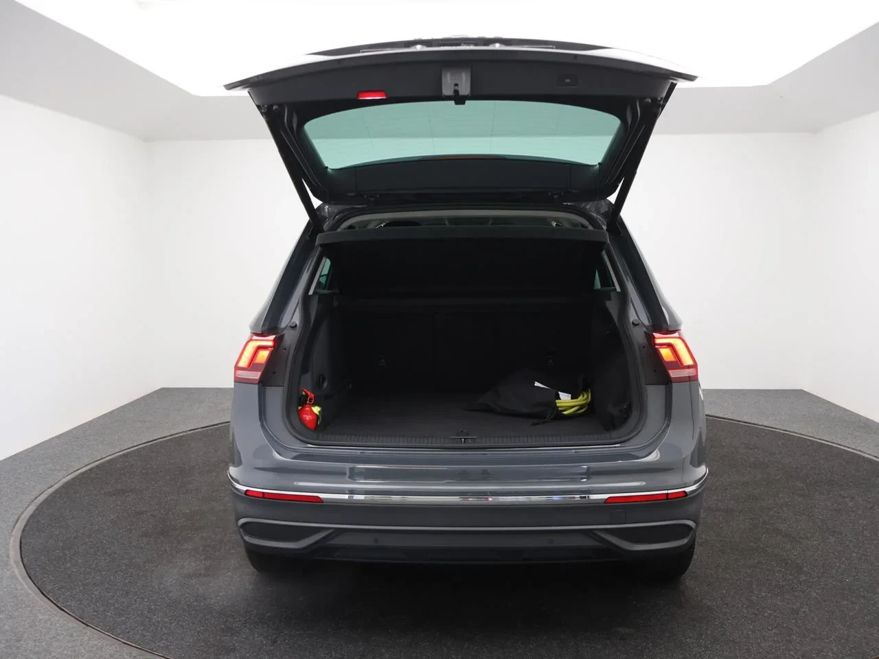 Volkswagen Tiguan eHybrid (PHEV) Tiguan eHybrid 1.4 Life Business 245PK *AUTOMAAT*VIRTUAL COCKPIT*NAVI*APP-CONNECT*CAMERA*PDC*ACC*AIRCO*...*