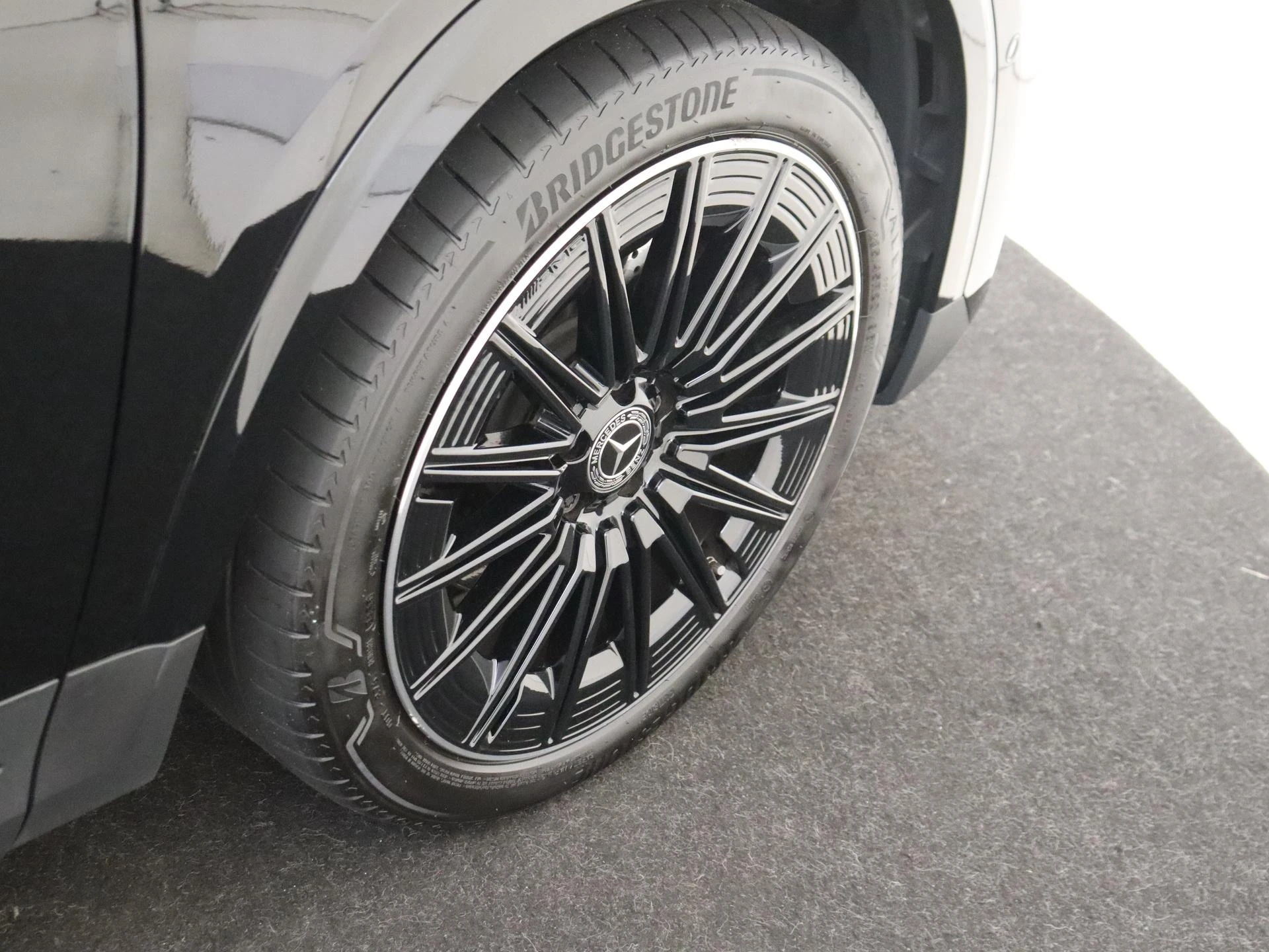 Mercedes-Benz-GLA-image-26