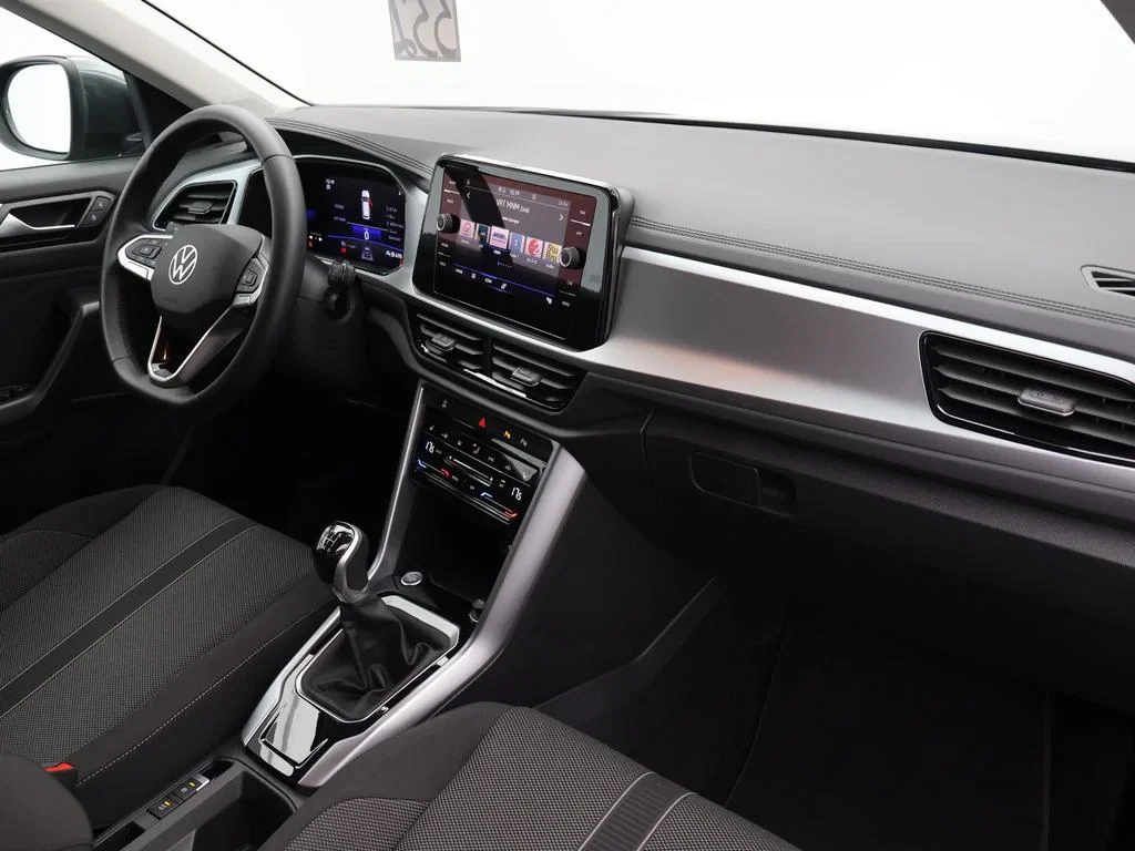 Volkswagen-T-Roc-image-2