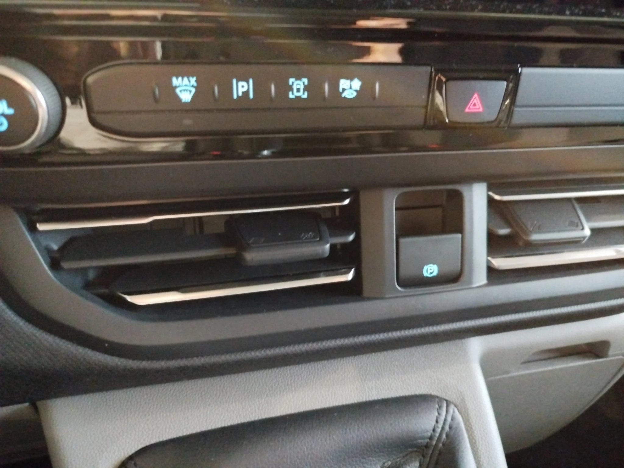 Ford-Tourneo Custom-image-11