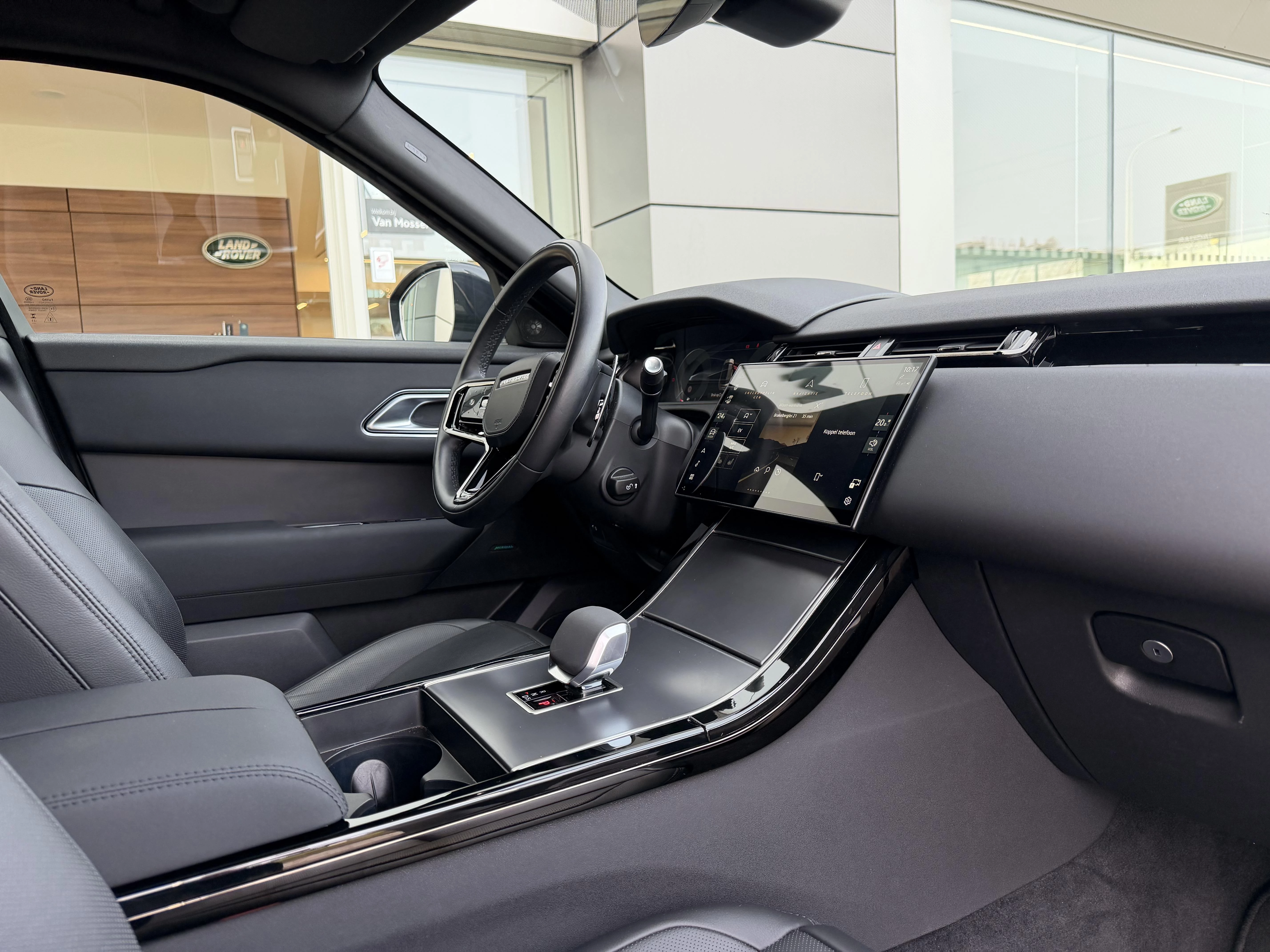 Land Rover Range Rover Velar P400e Dynamic SE AWD