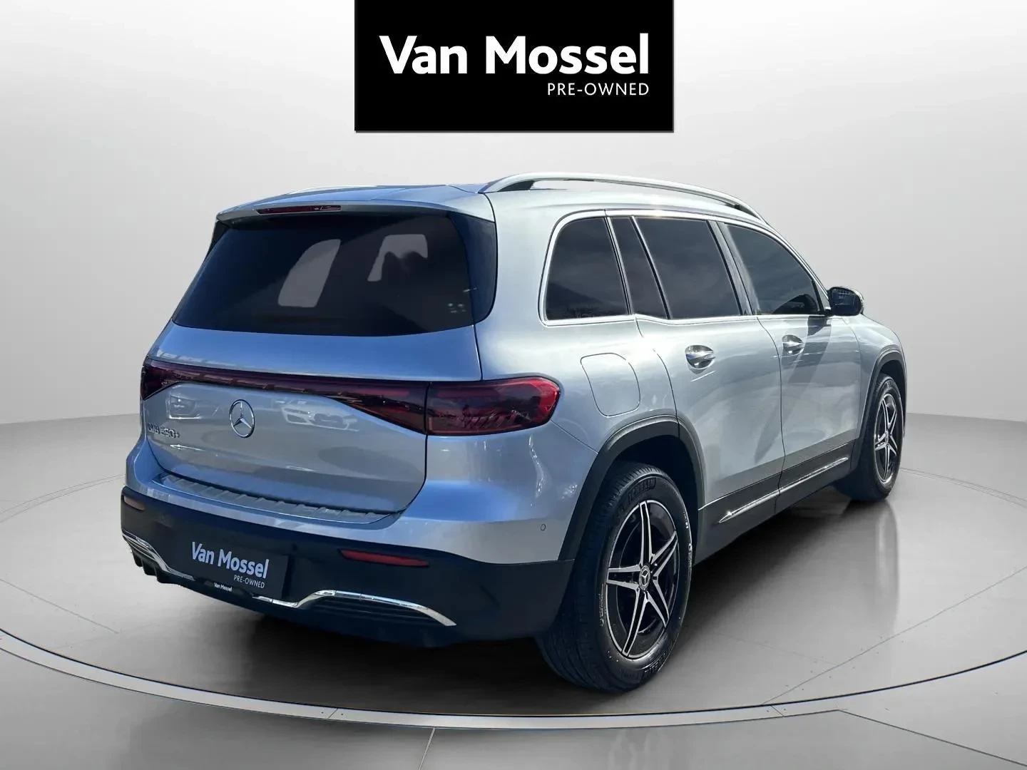 Mercedes-Benz-EQB-image-4