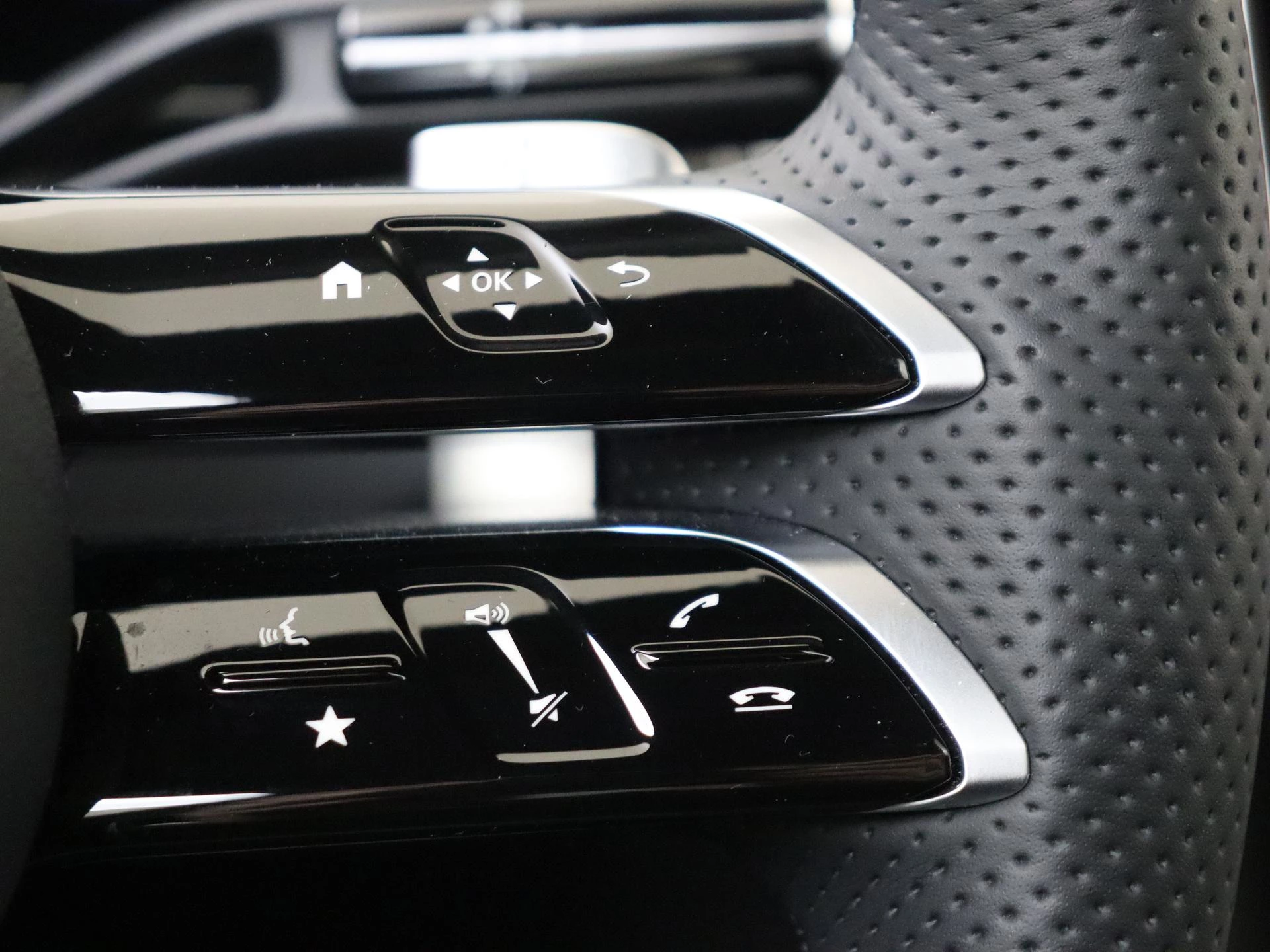 Mercedes-Benz-GLC-image-14