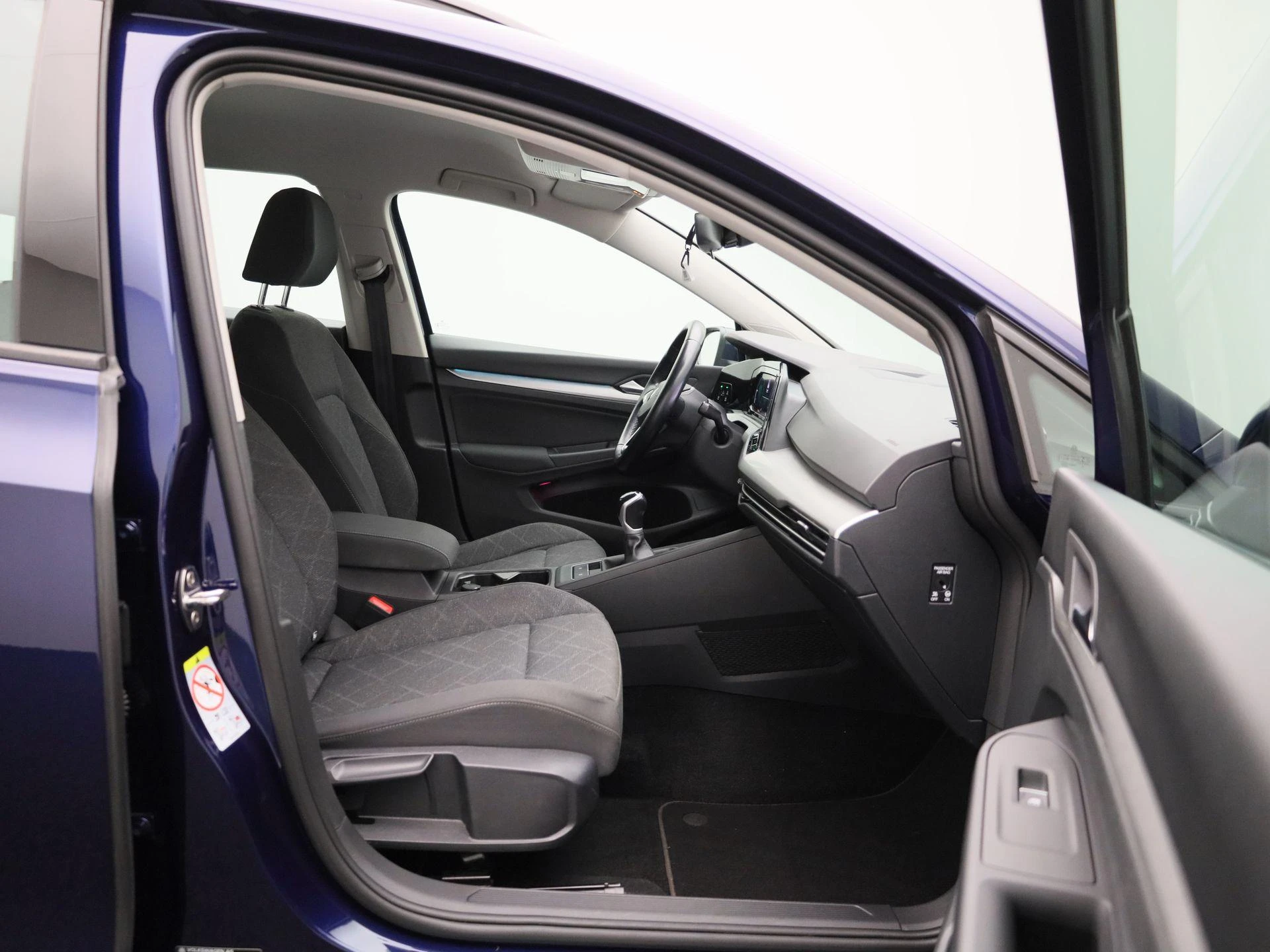 Volkswagen-Golf-image-36