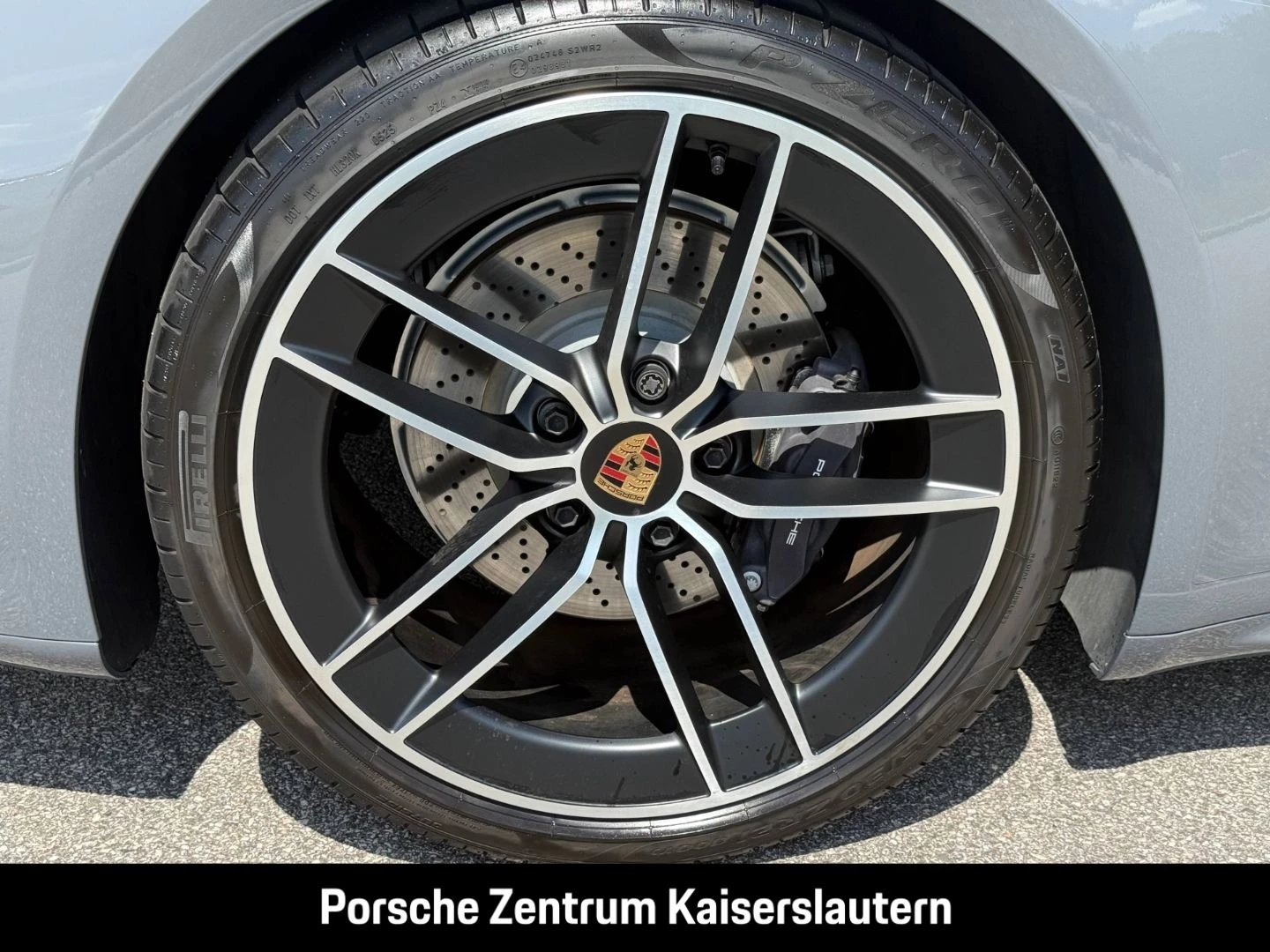 Porsche 911 992 Carrera Sportabgasanlage BOSE 21-Zoll carrera s