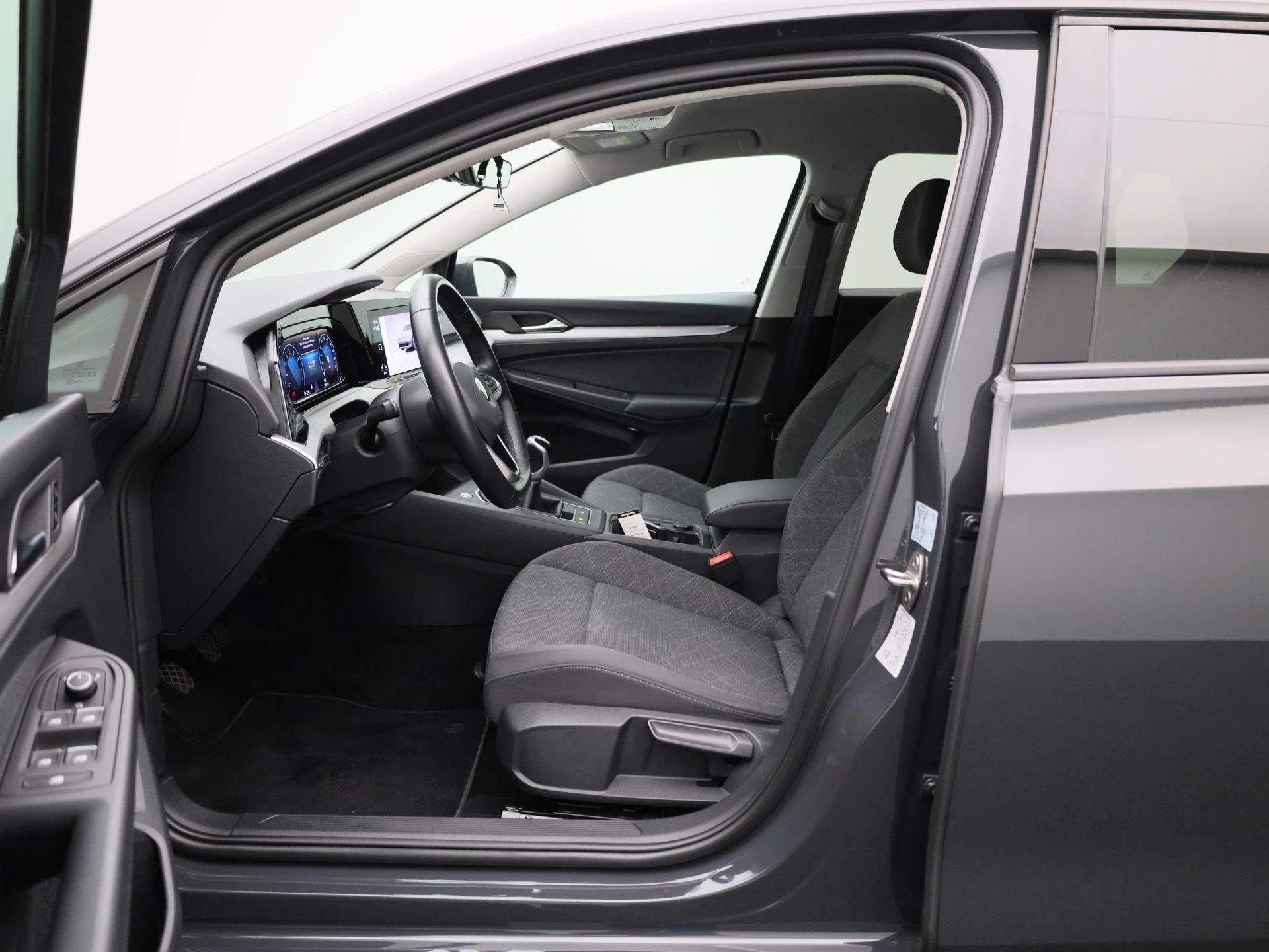 Volkswagen-Golf-image-8