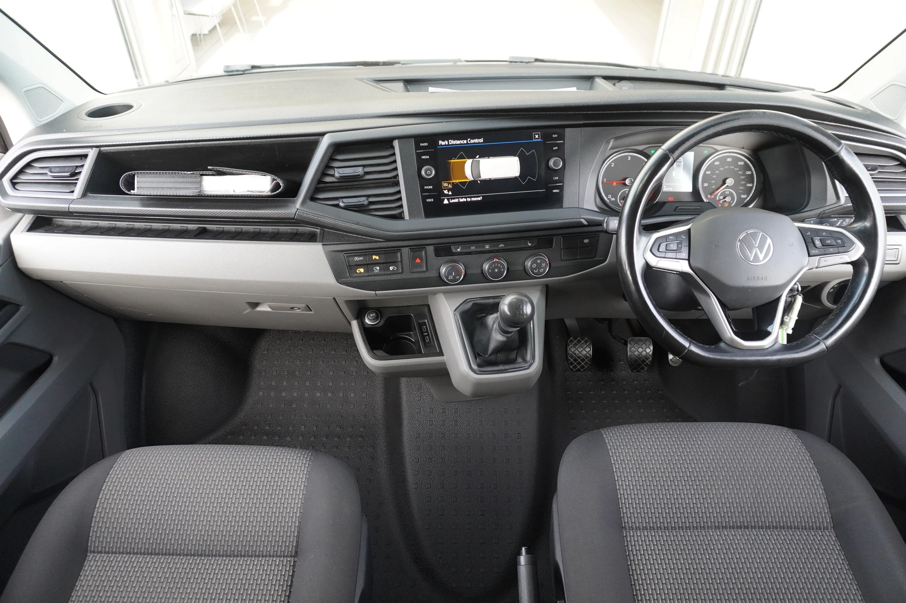 Volkswagen-Transporter-image-8