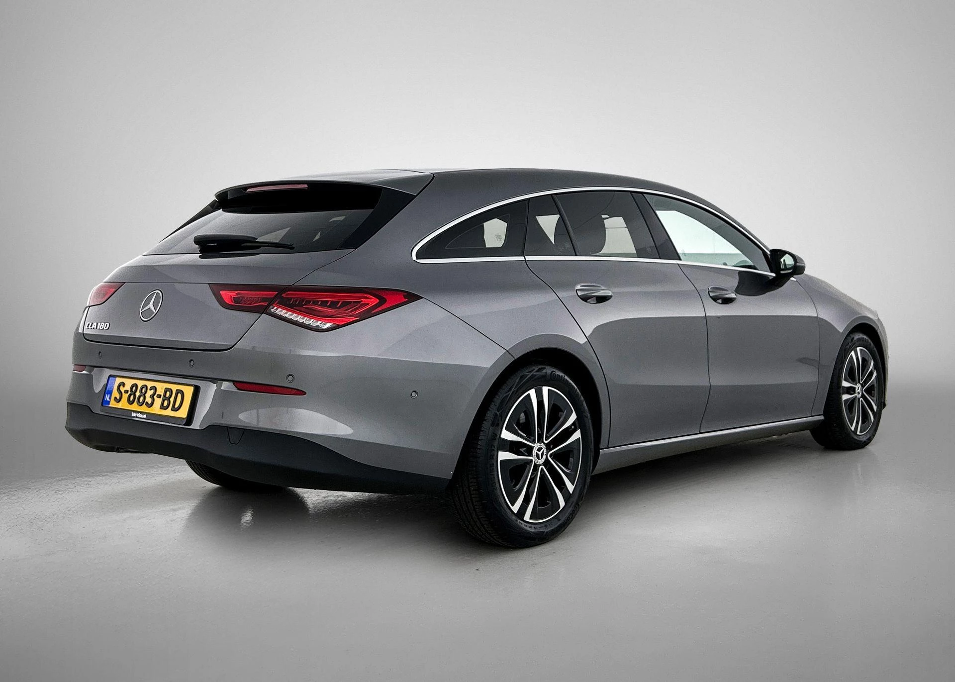 Mercedes-Benz-CLA-image-3