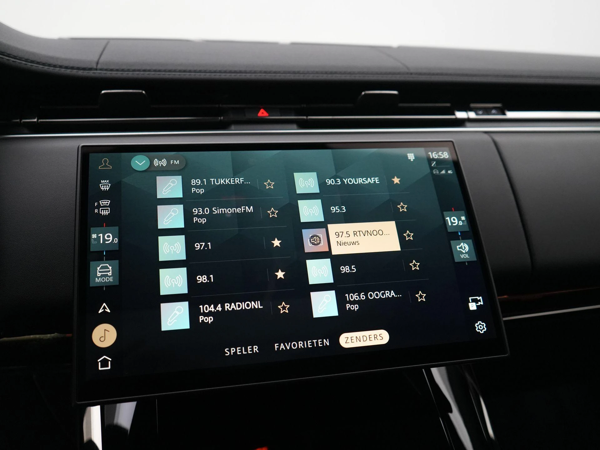 Land Rover-Range Rover Sport-image-23