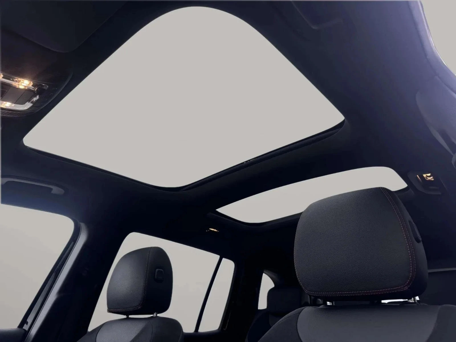 Mercedes-Benz-EQB-image-10