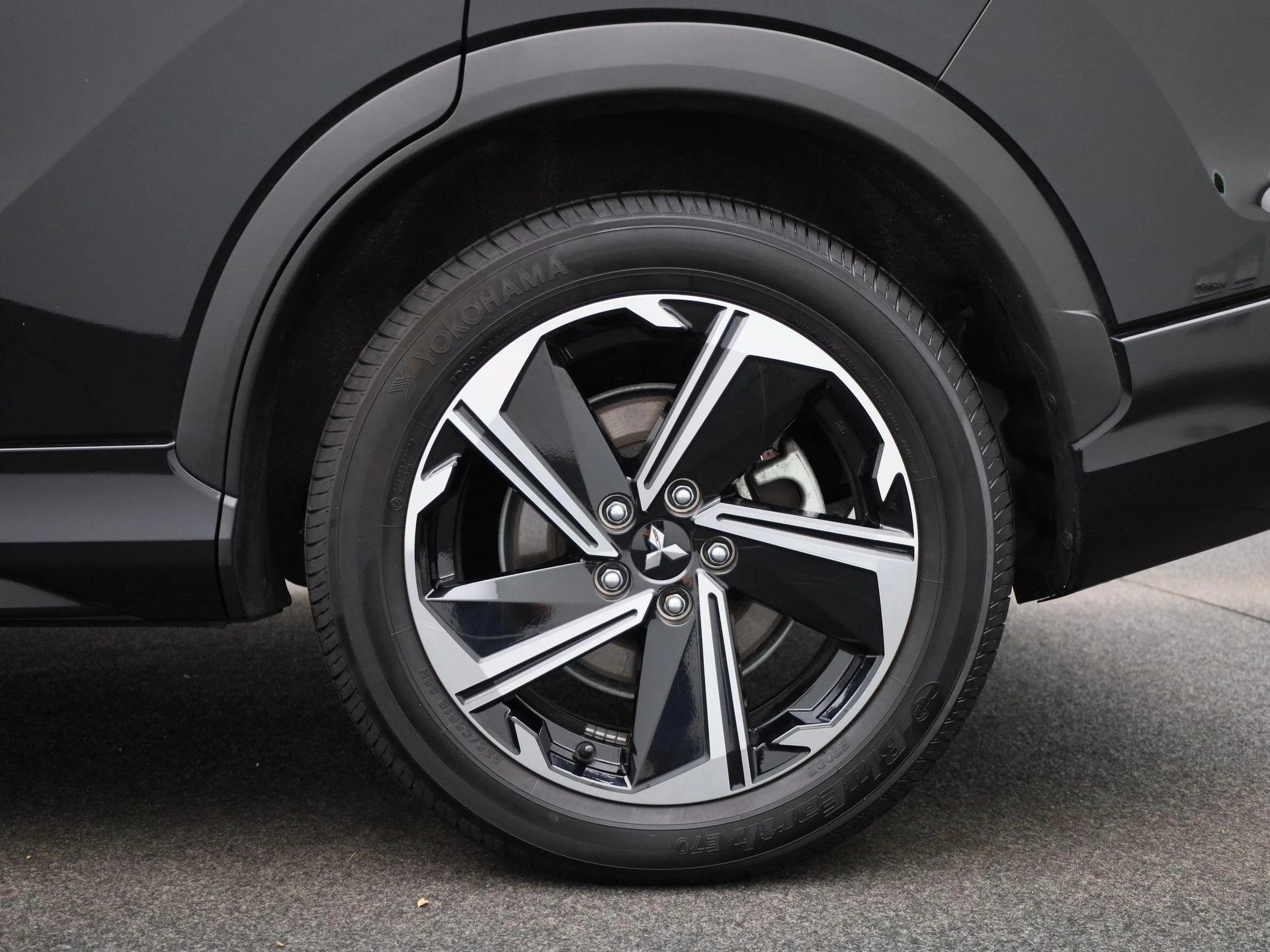 Mitsubishi-Eclipse Cross-image-12