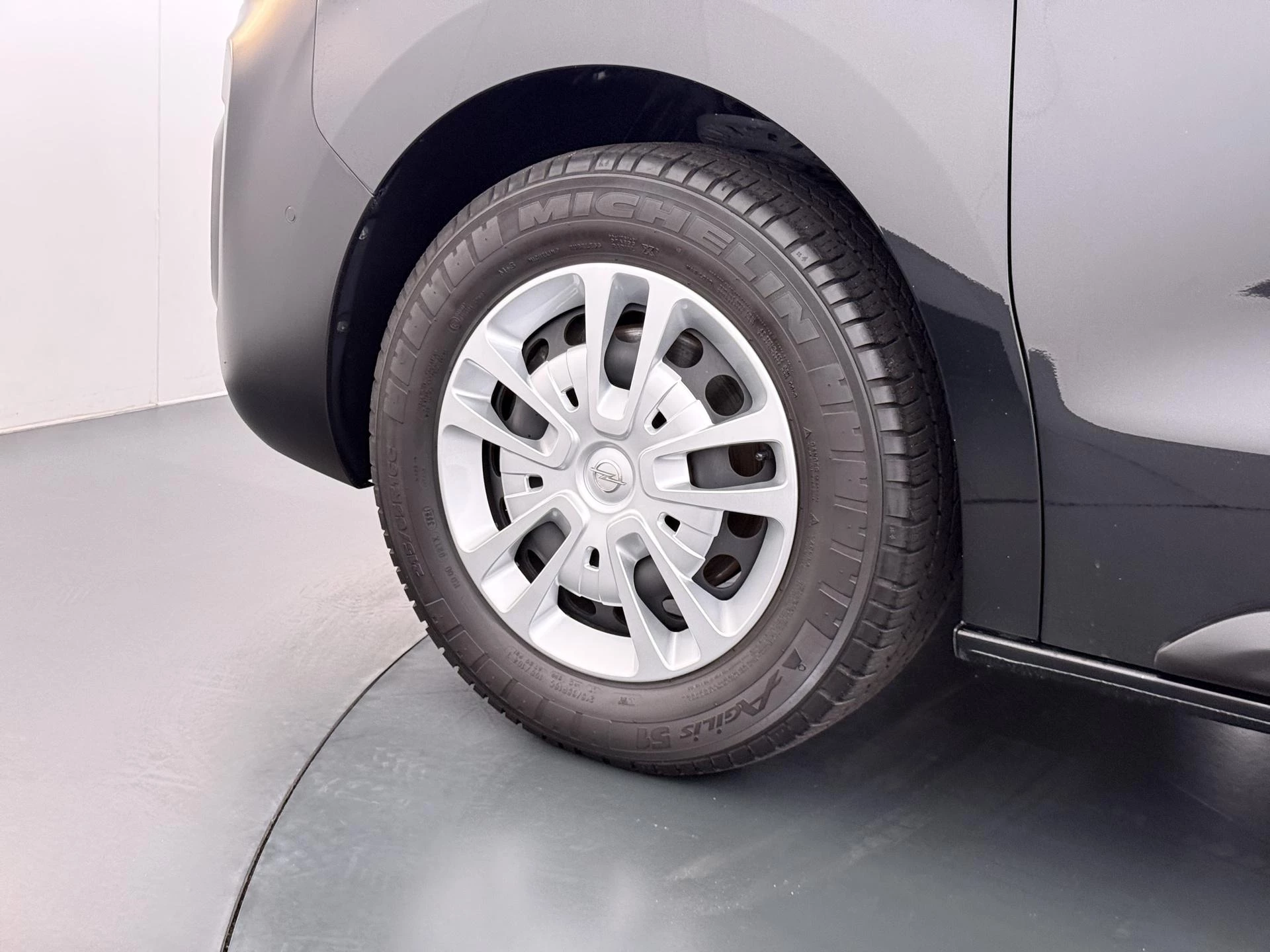 Opel-Vivaro-image-13