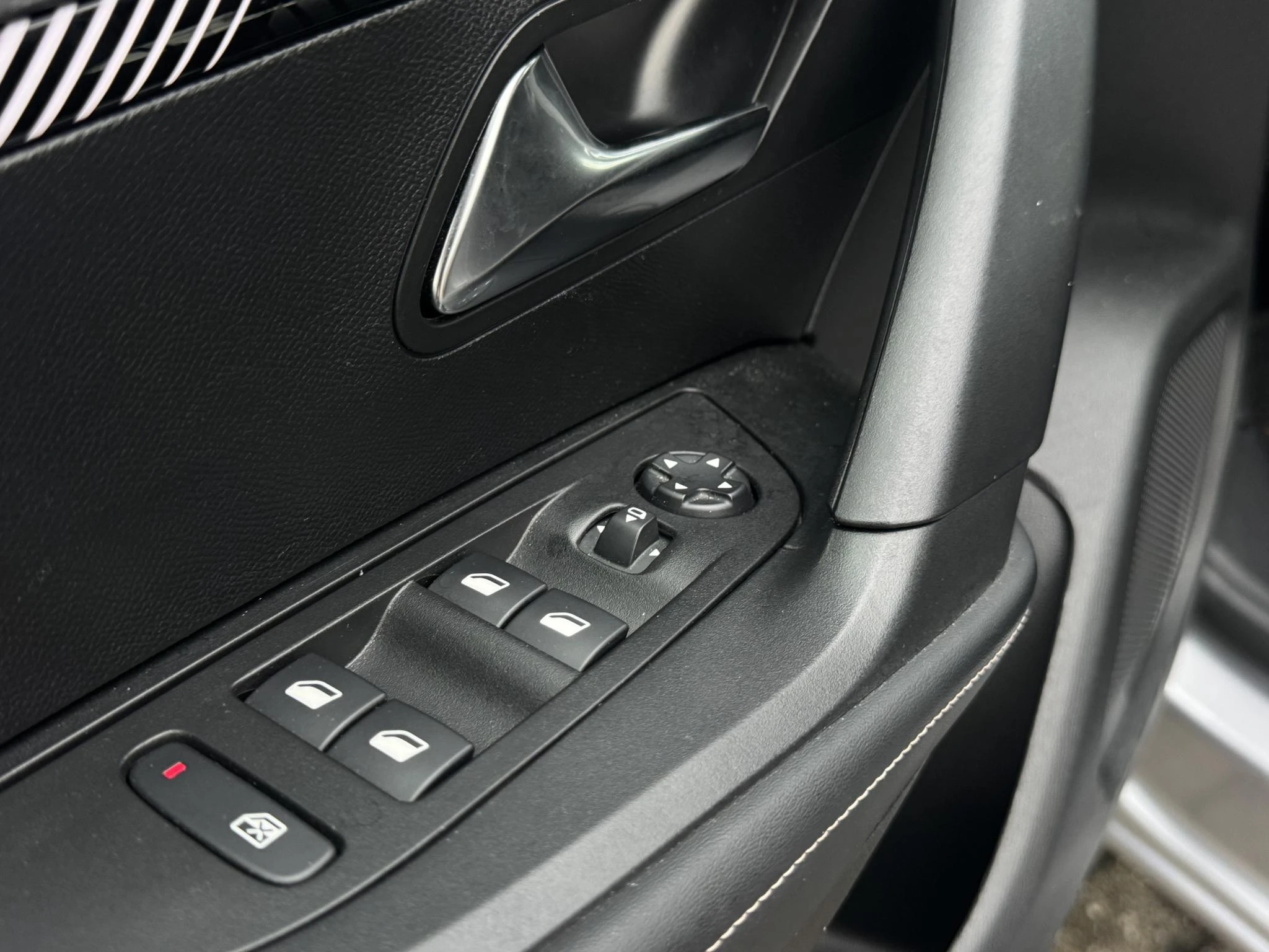 Peugeot-2008-image-10