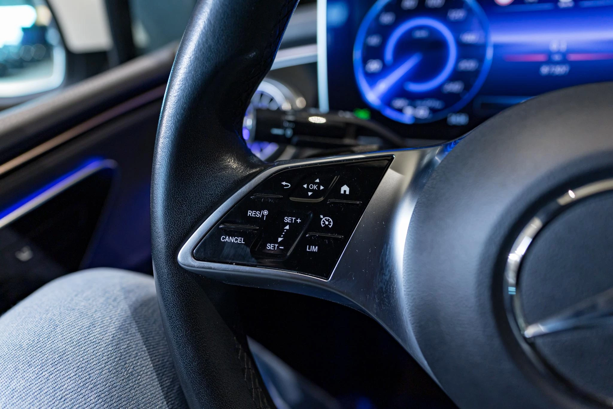 Mercedes-Benz-EQE-image-23