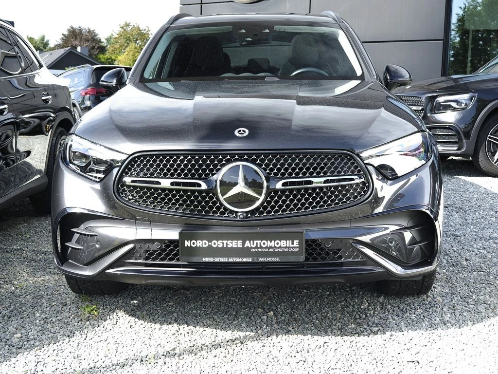 Mercedes-Benz-GLC 200-image-3
