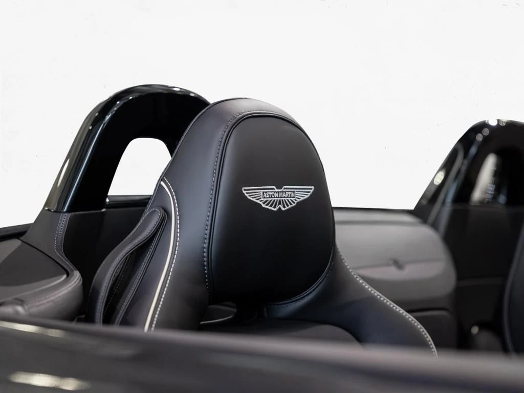 Aston Martin-V8 Vantage-image-5