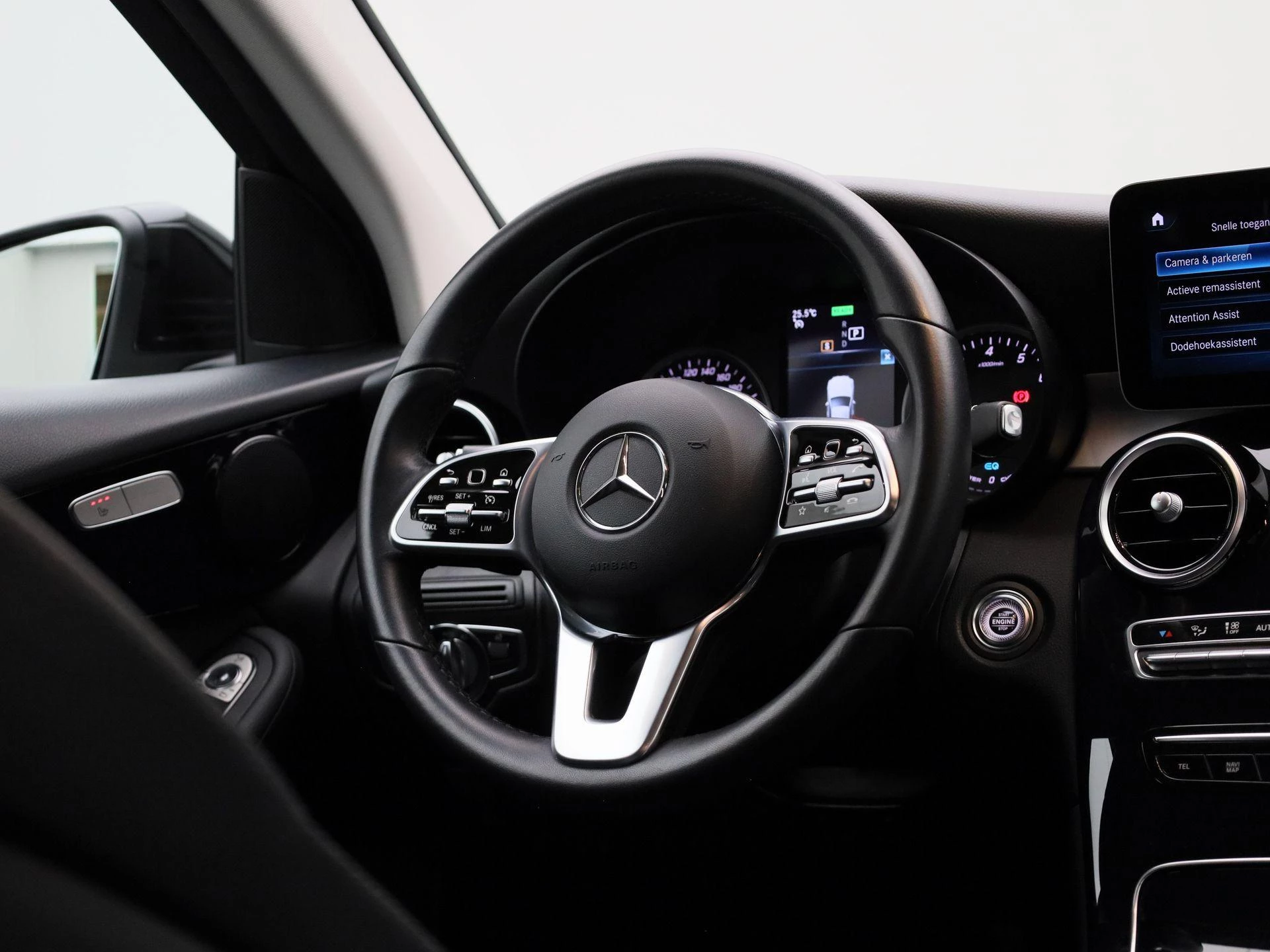 Mercedes-Benz-GLC-image-37