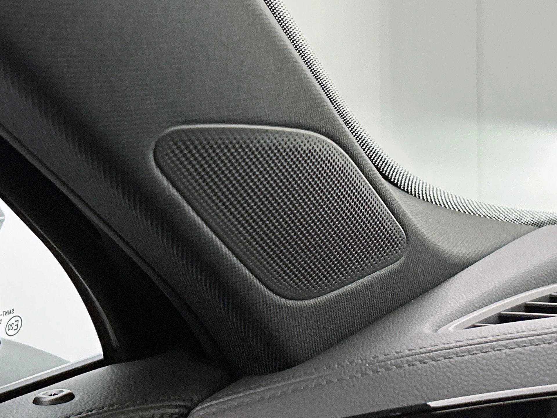 Volkswagen-Tiguan-image-16