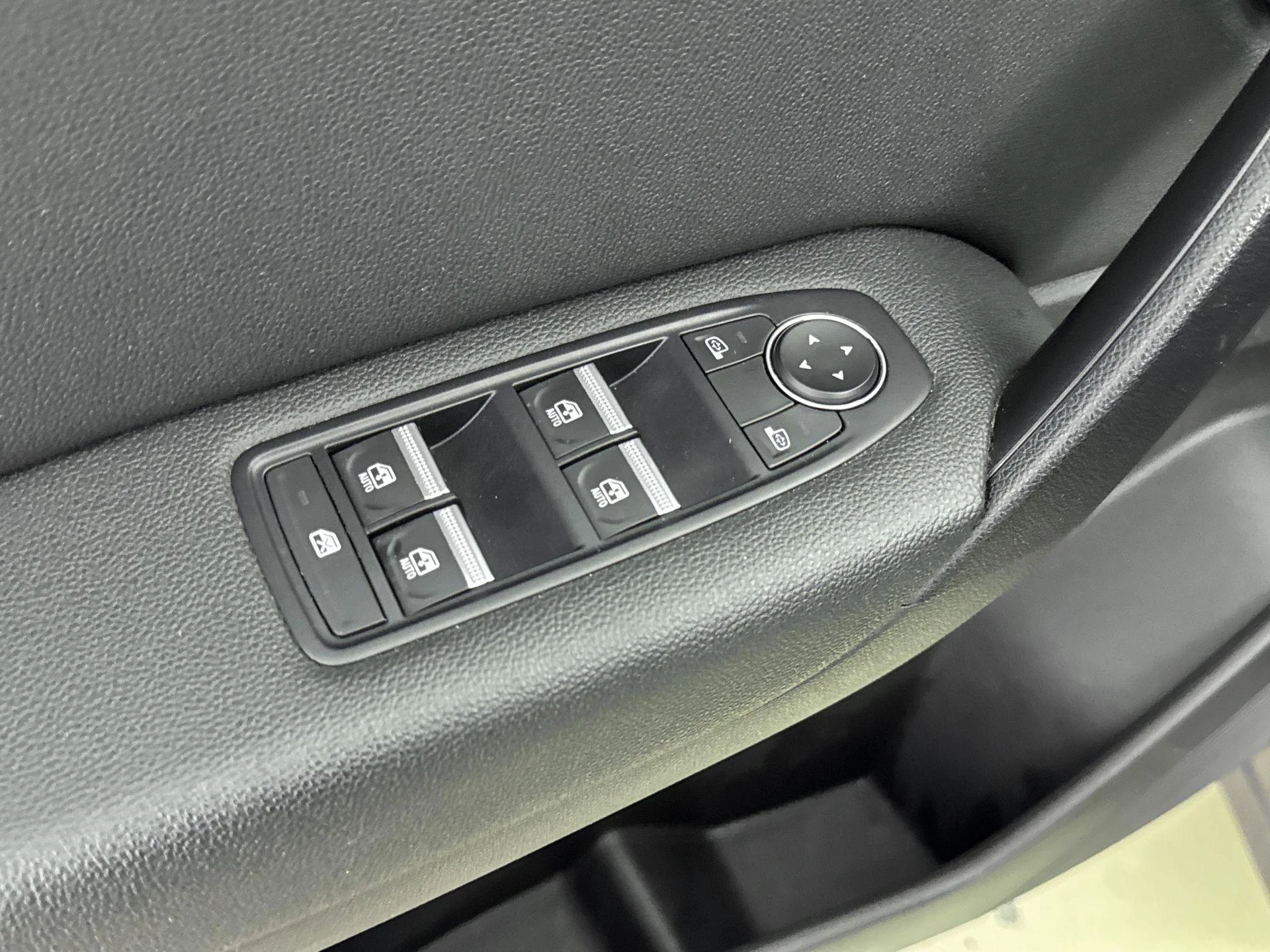 Renault-Captur-image-12
