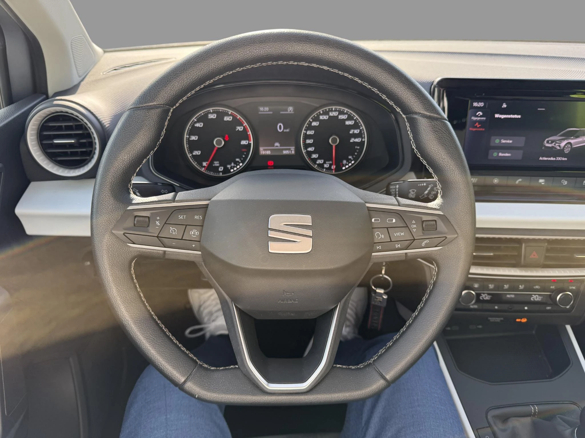SEAT-Arona-image-9