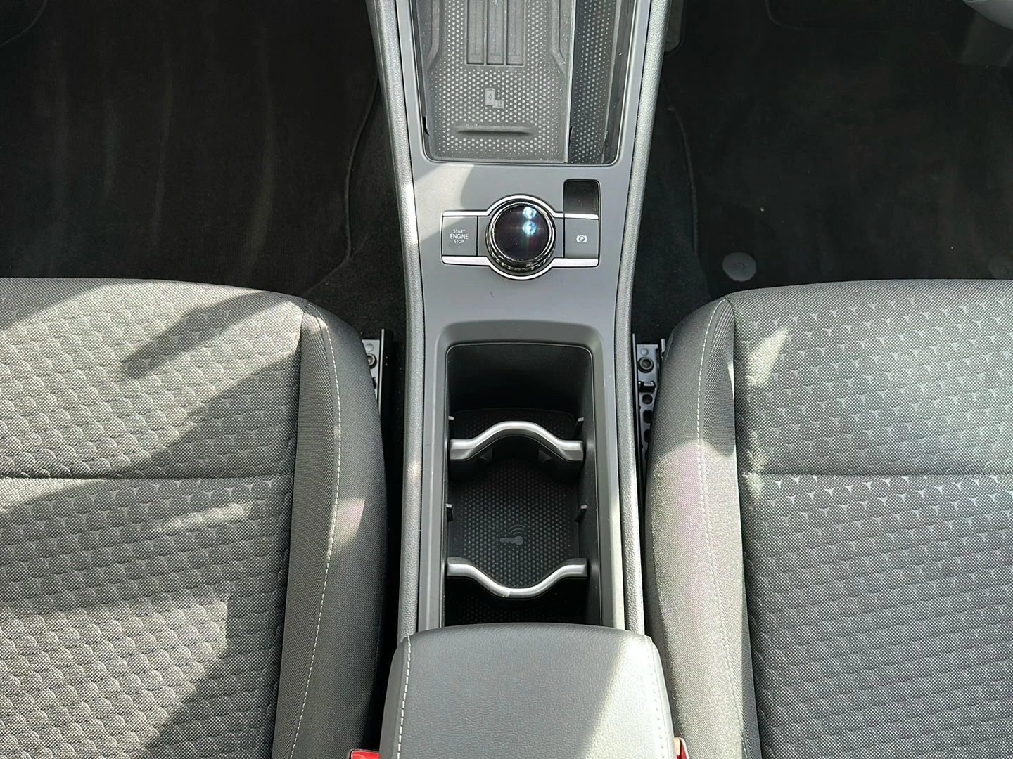 Volkswagen-T-Roc-image-11