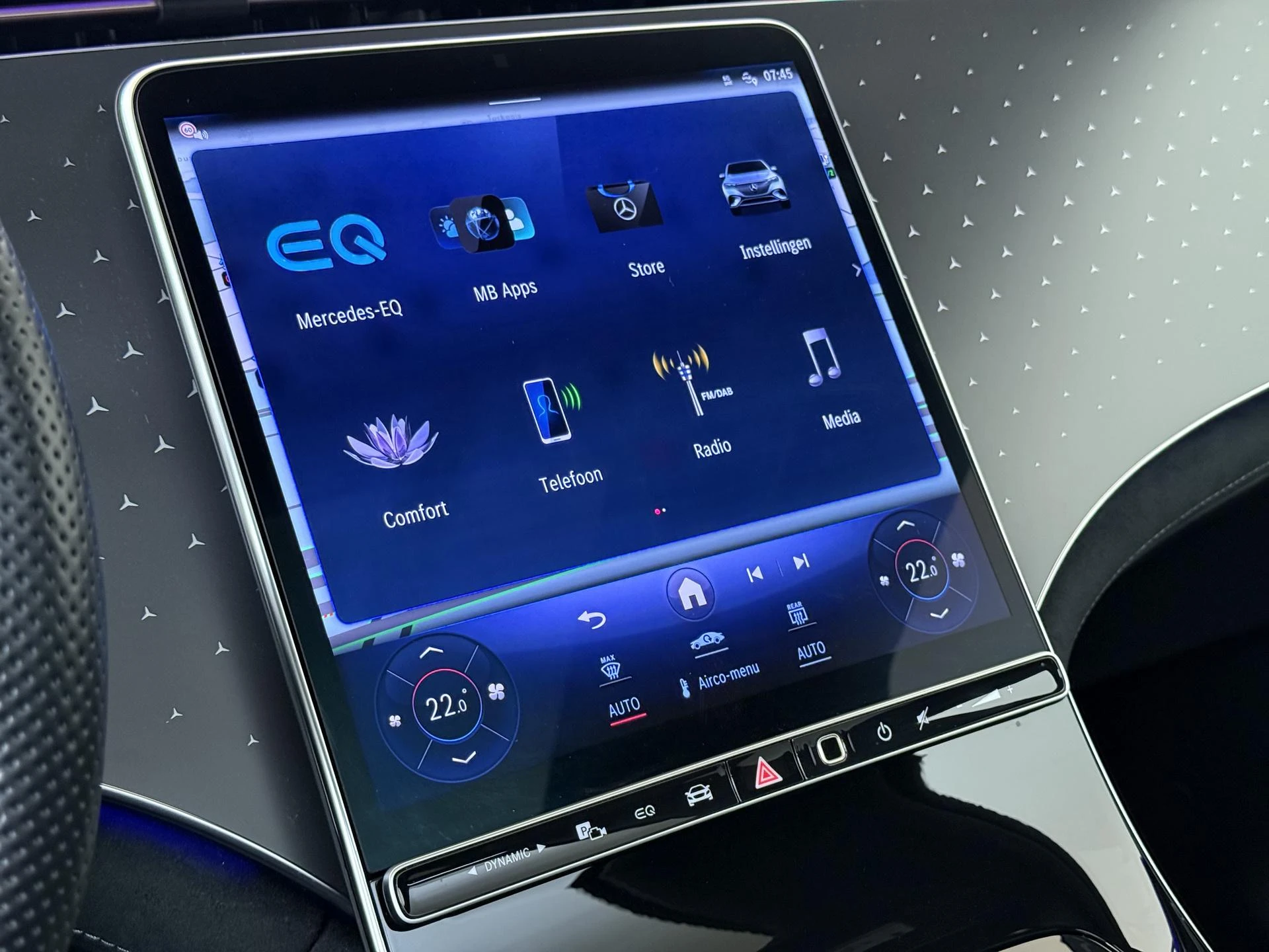 Mercedes-Benz-EQE-image-16