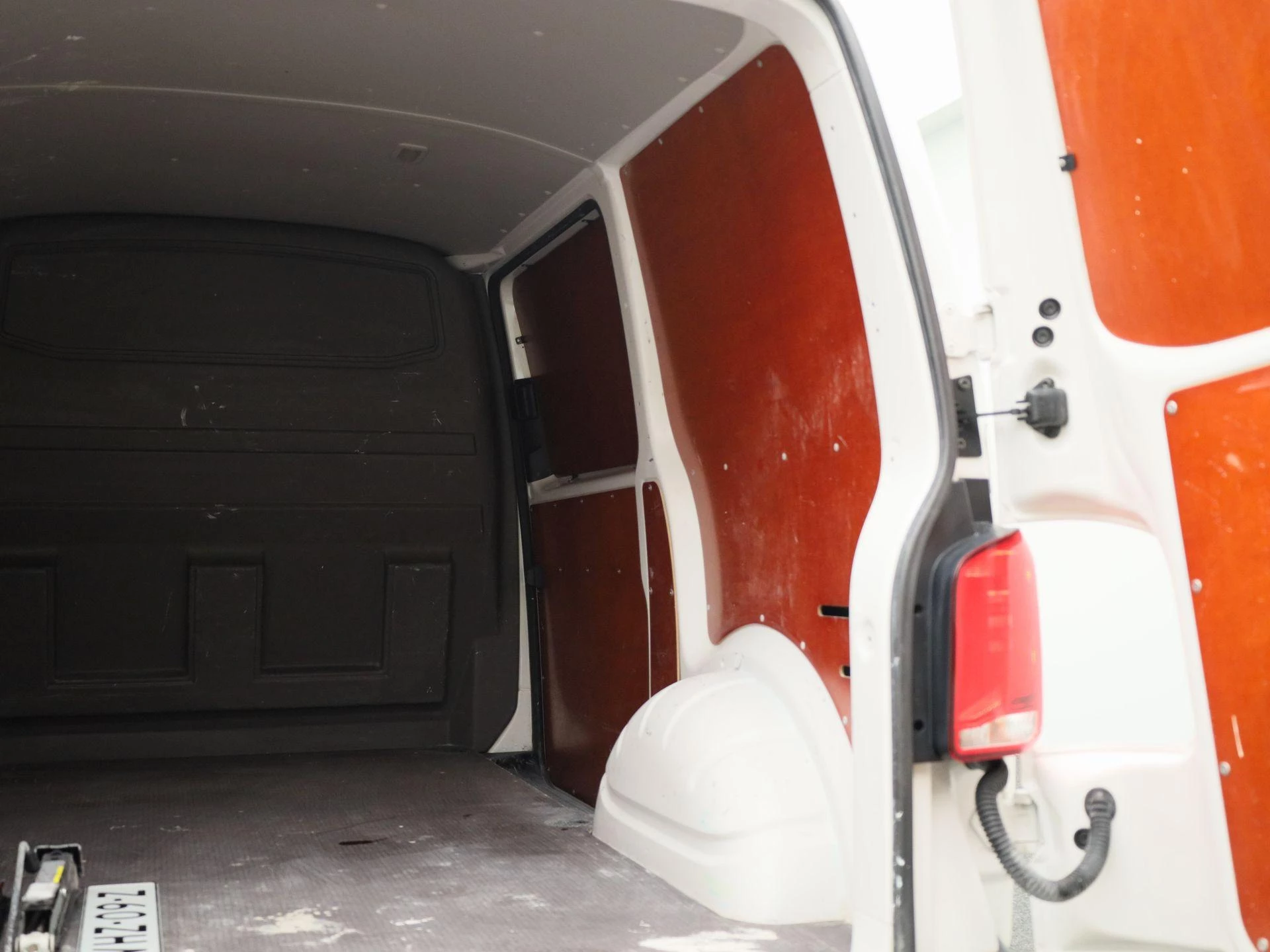 Volkswagen-Transporter-image-15