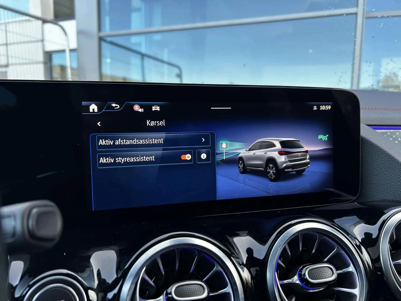 Mercedes-Benz-EQA-image-18