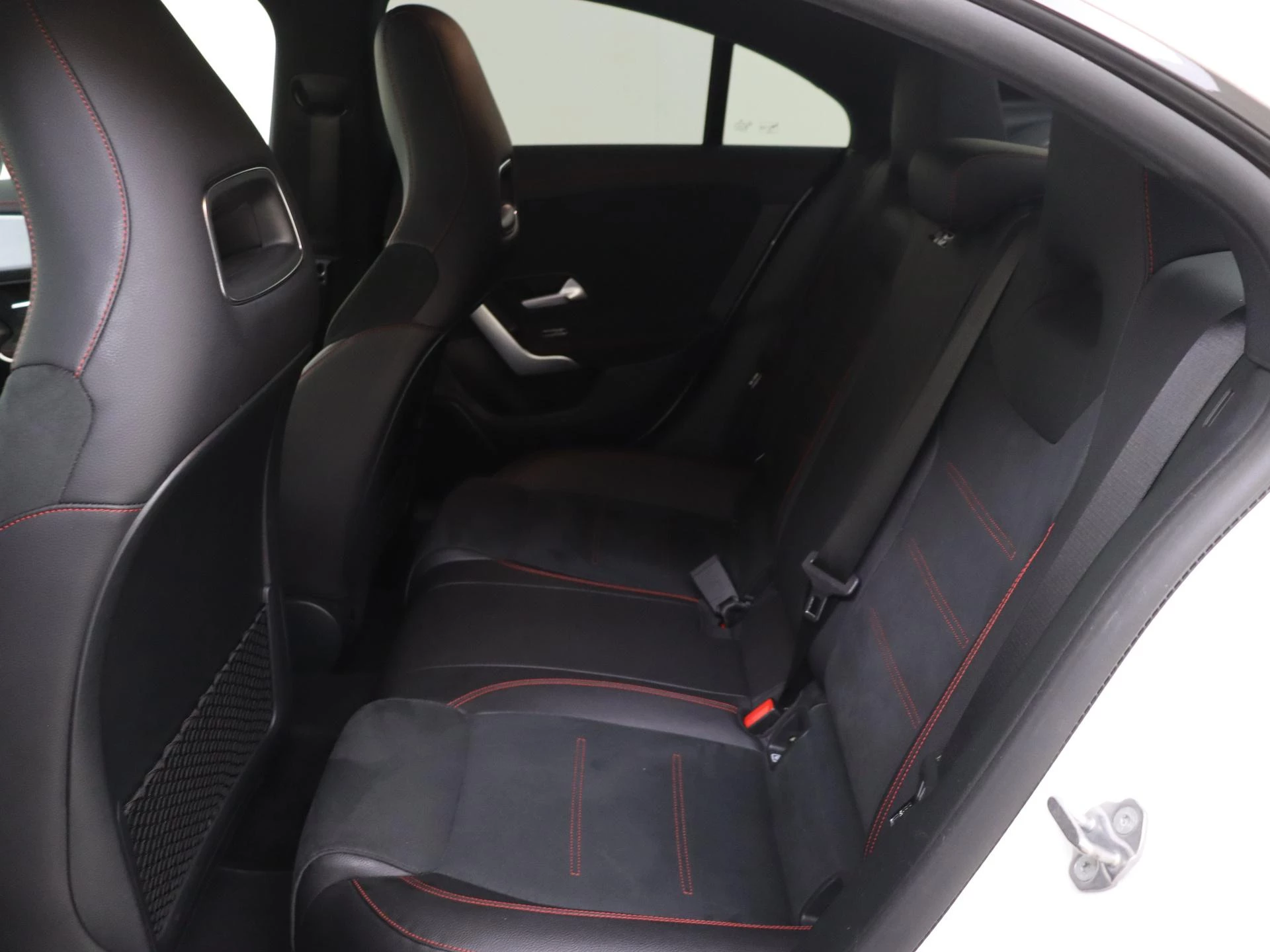 Mercedes-Benz-CLA-image-5