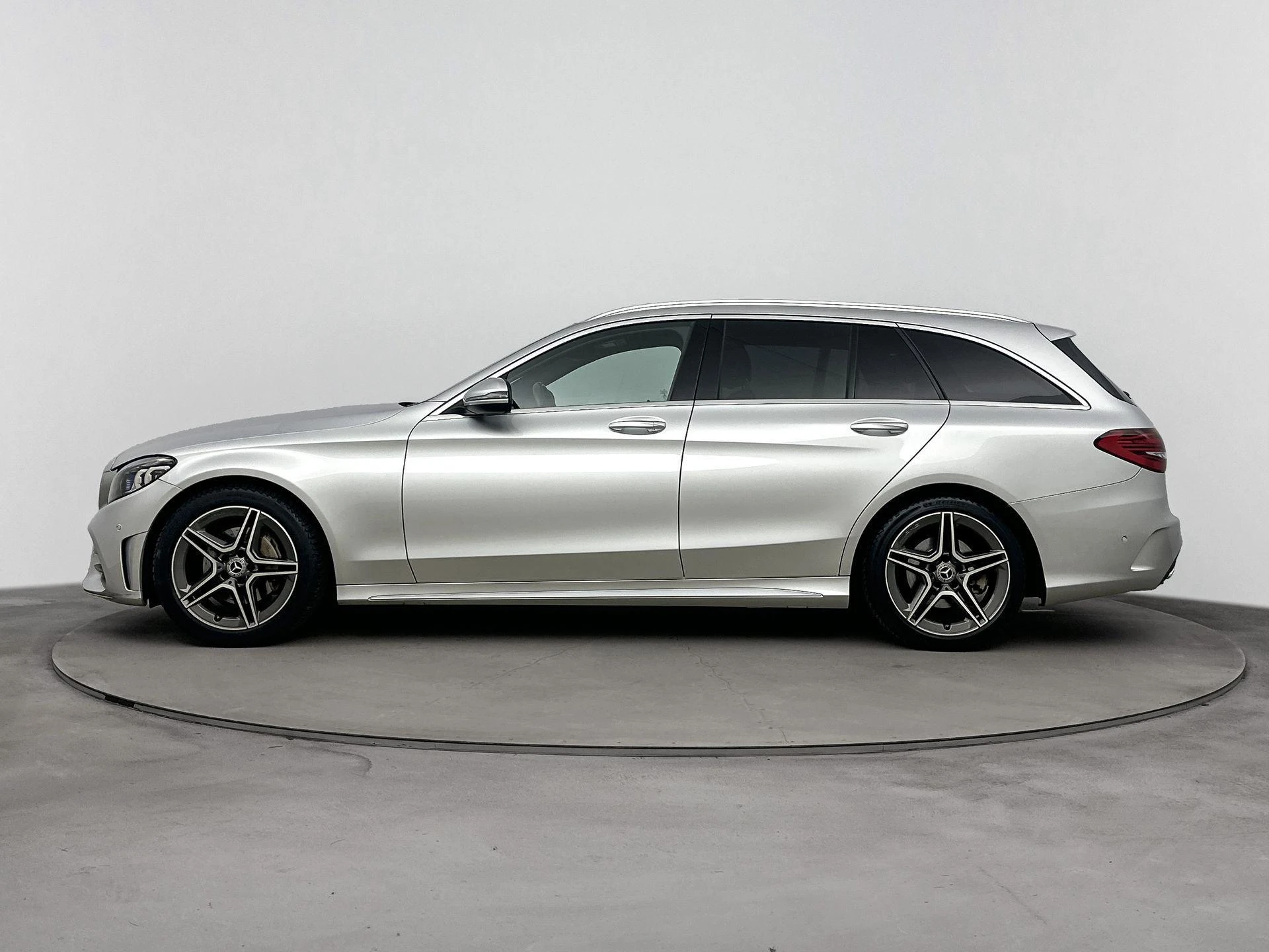 Mercedes-Benz-C-Klasse-image-1