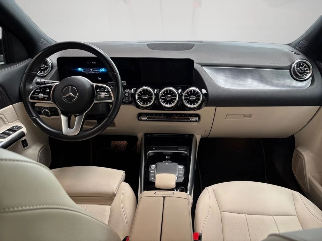 Mercedes-Benz-GLA 200 d-image-11