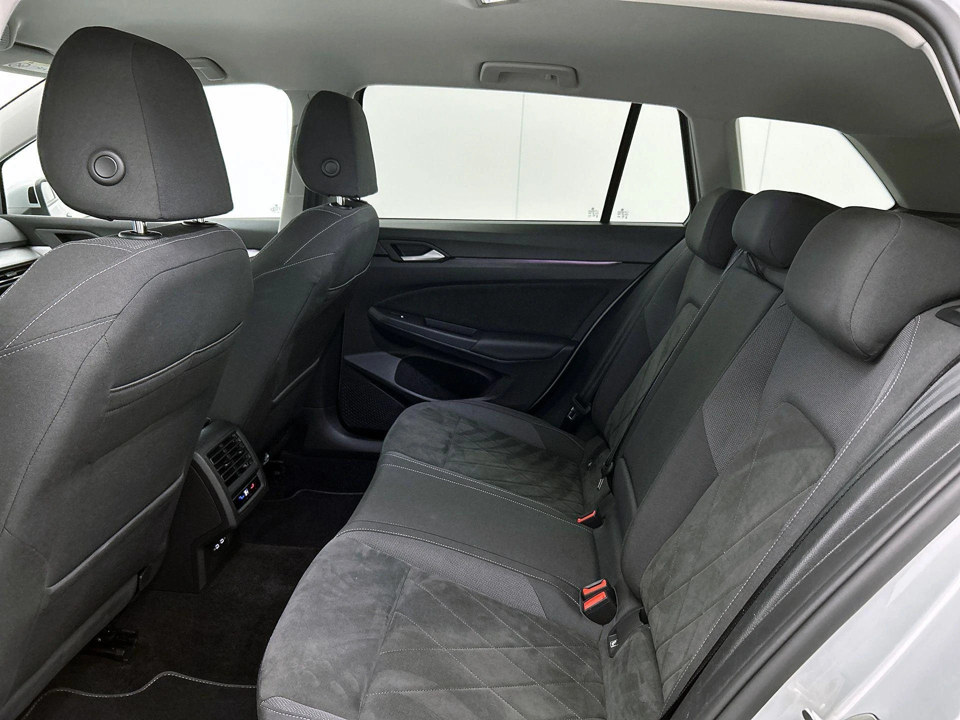 Volkswagen-Golf-image-26