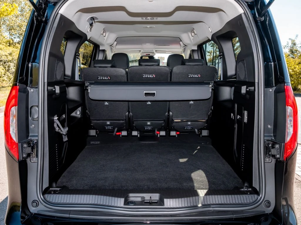 Mercedes-Benz-EQT 200-image-14