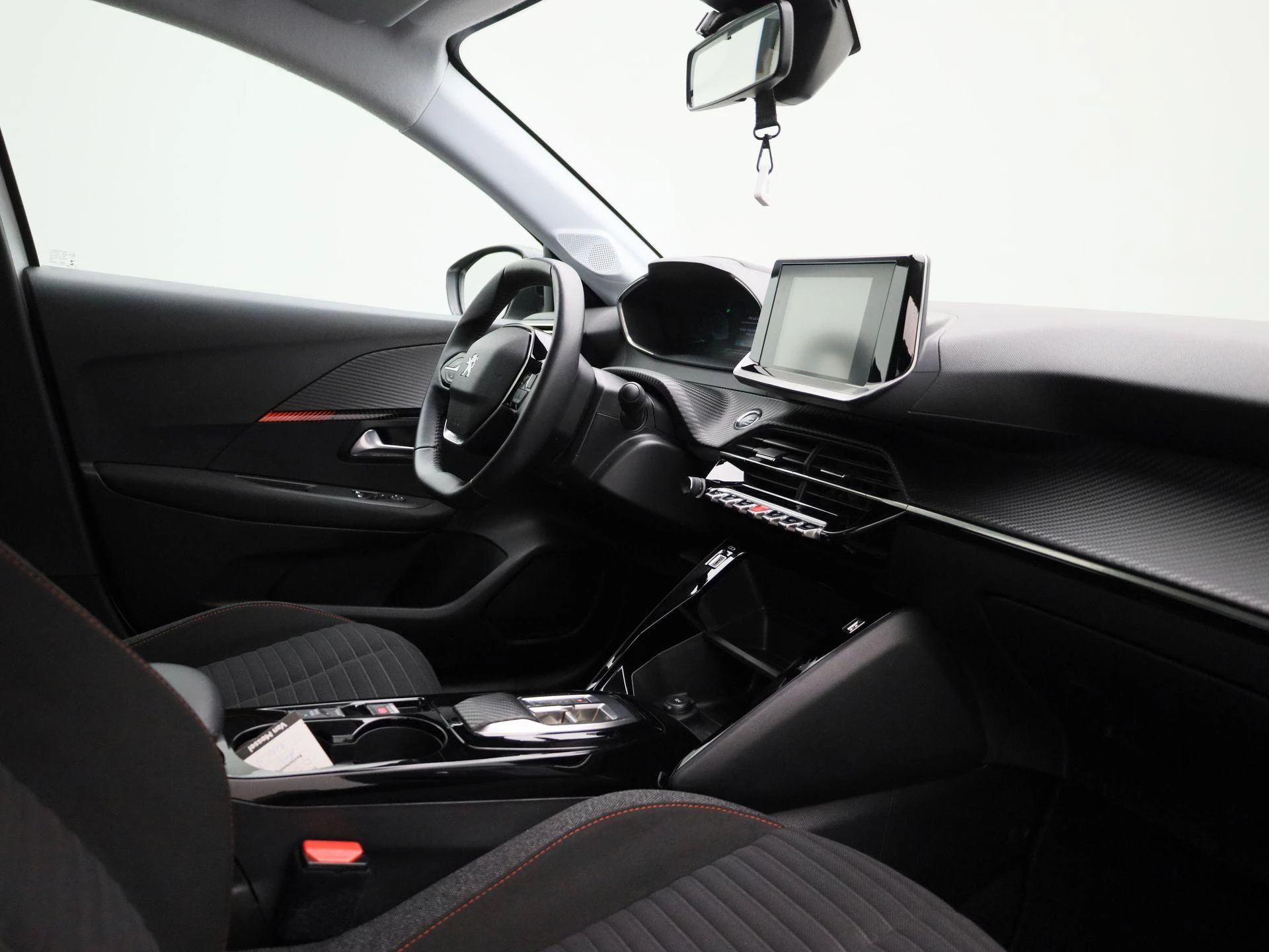 Peugeot-e-208-image-28