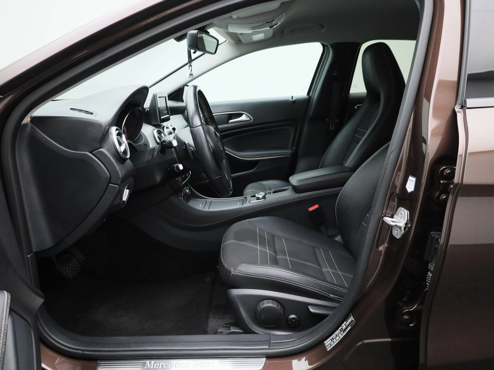 Mercedes-Benz-GLA-image-8