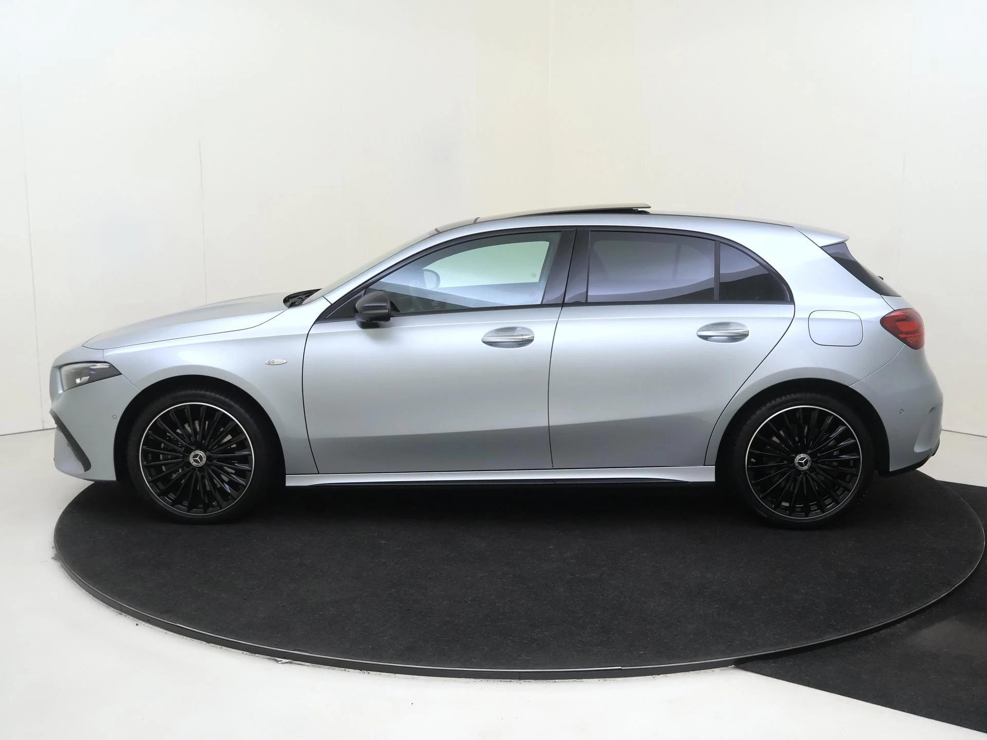 Mercedes-Benz A-Klasse 250 e Business Solution AMG