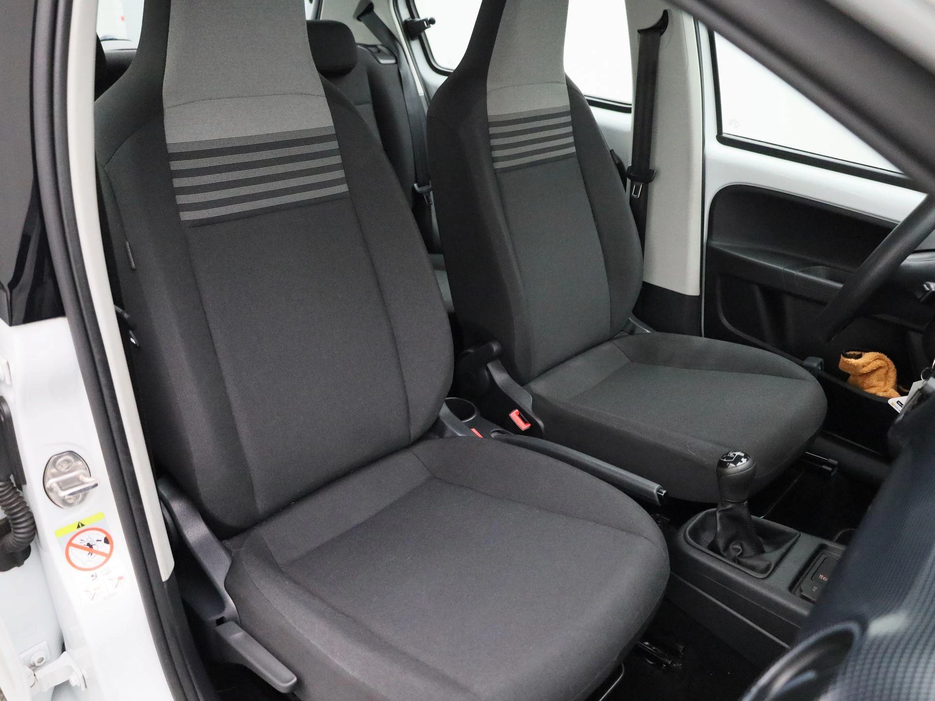 Volkswagen-up!-image-24