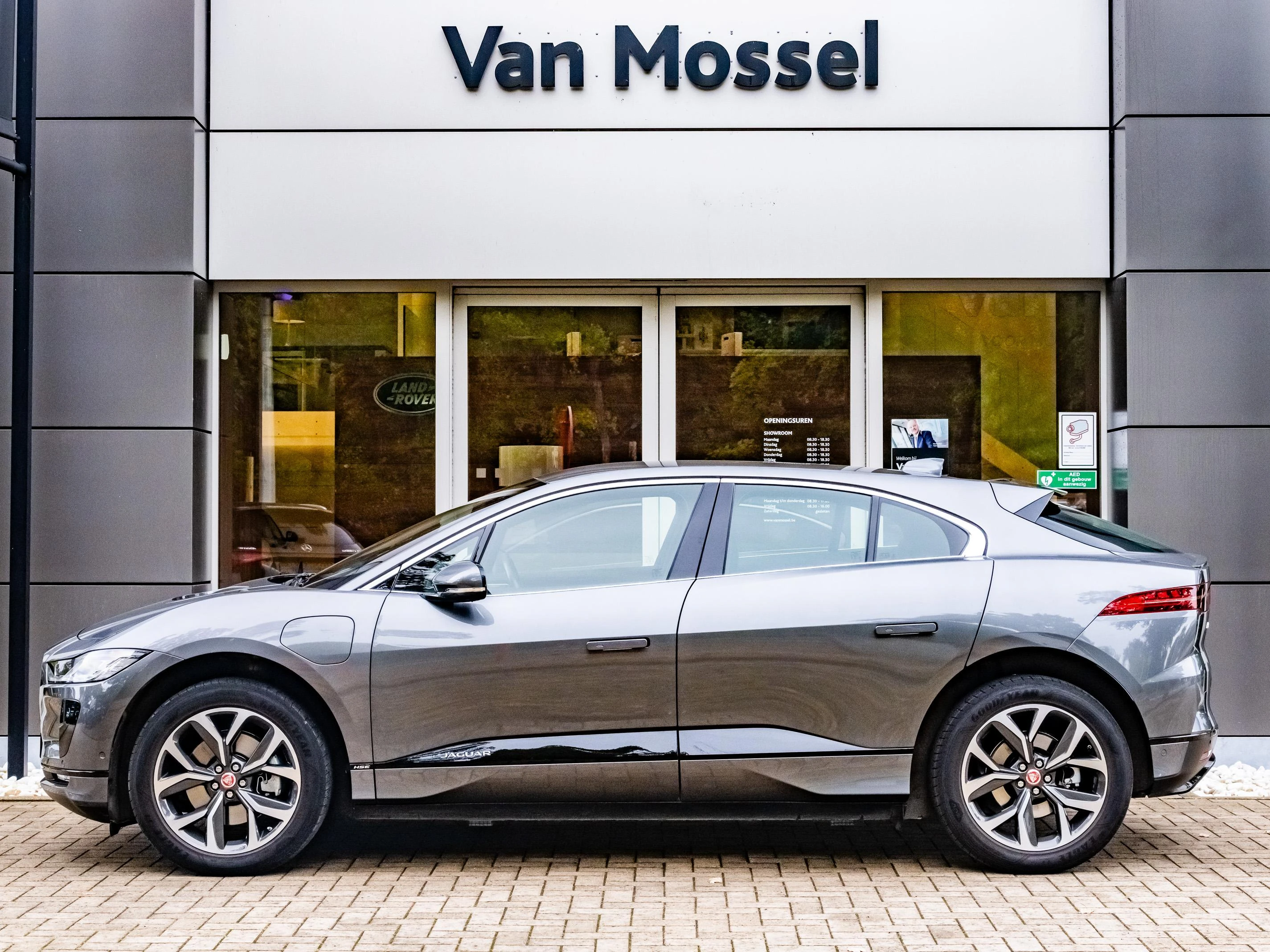 Jaguar-I-PACE-image-2