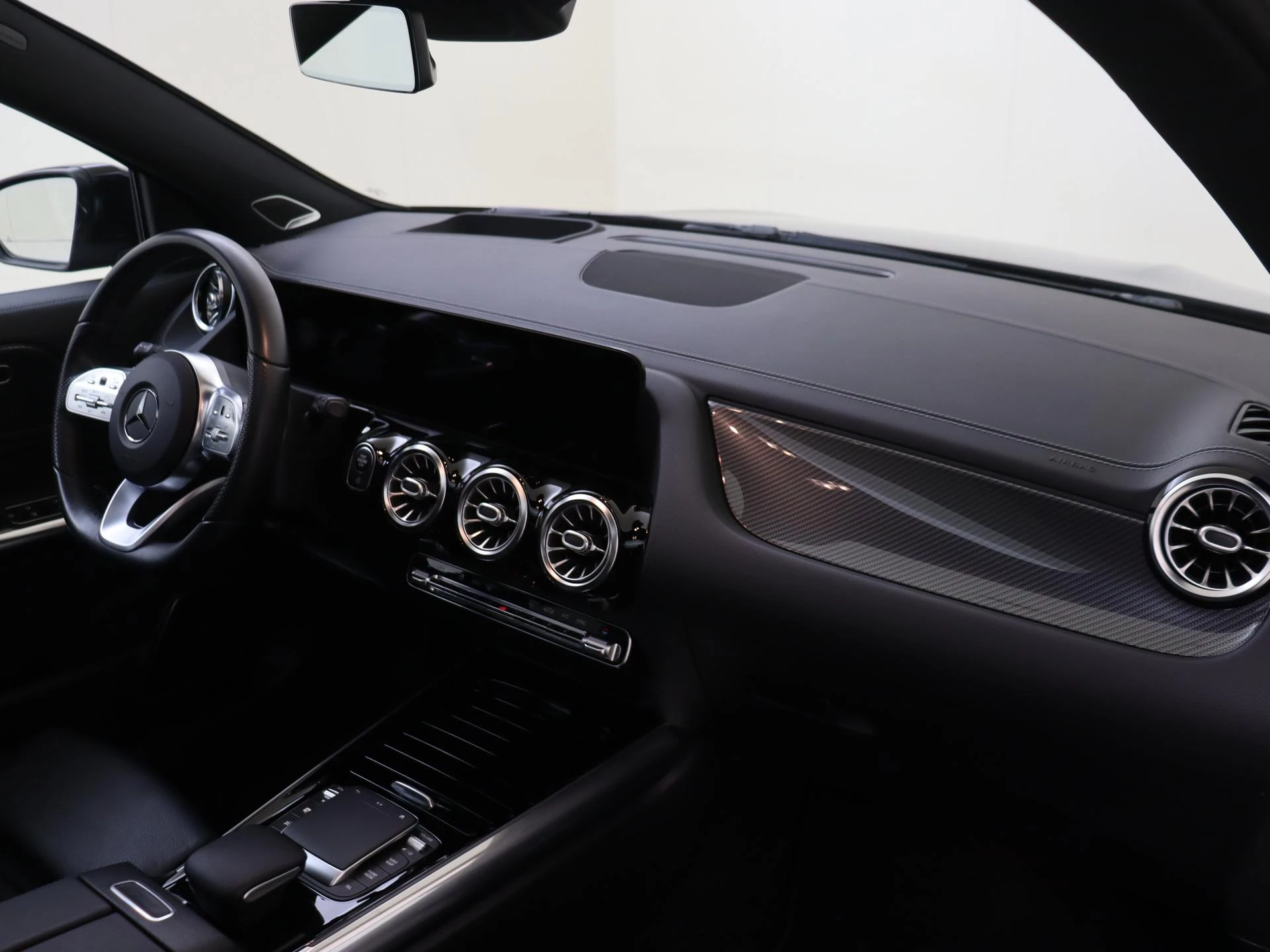 Mercedes-Benz-GLA-image-4