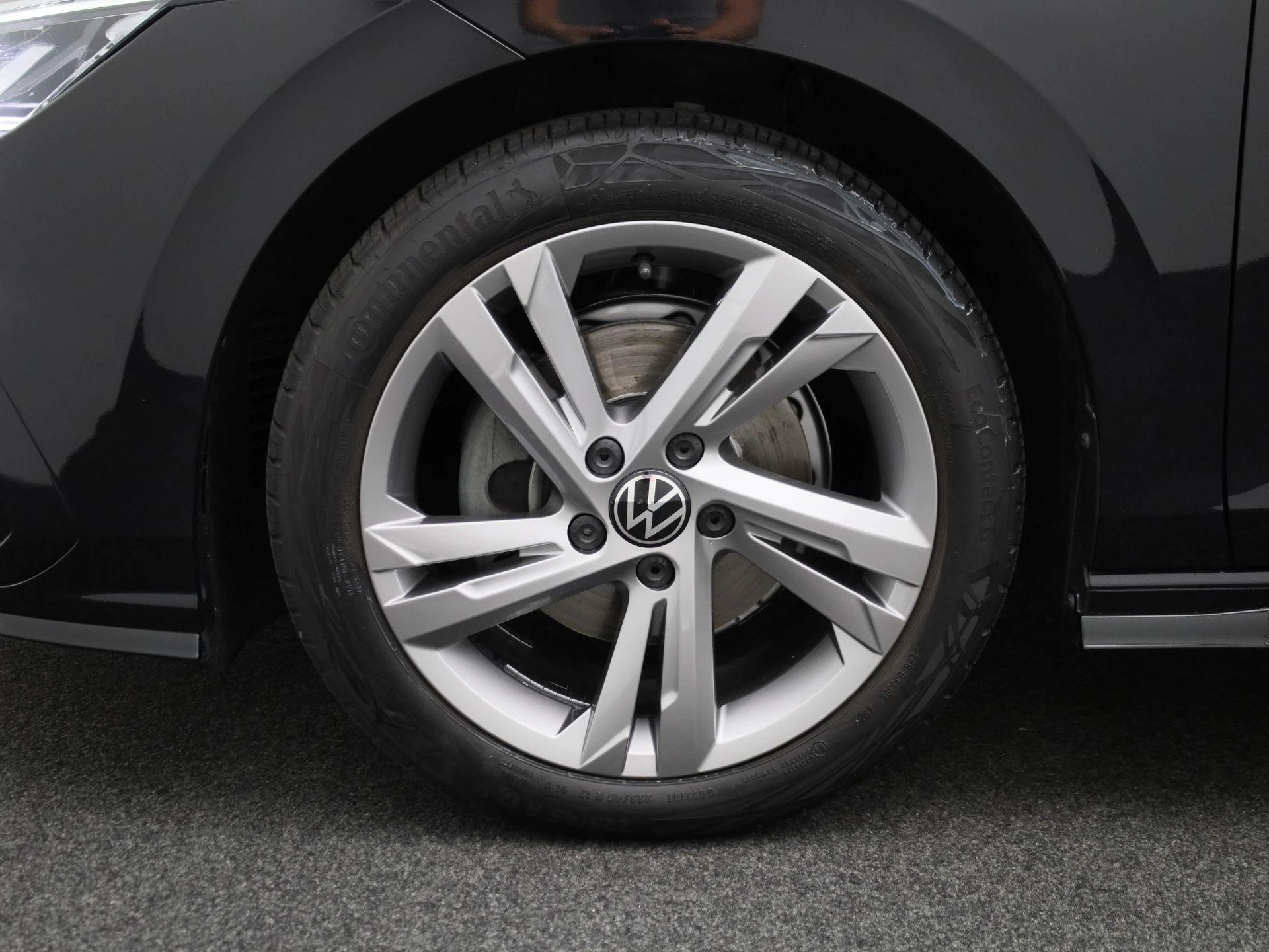 Volkswagen-Golf-image-12