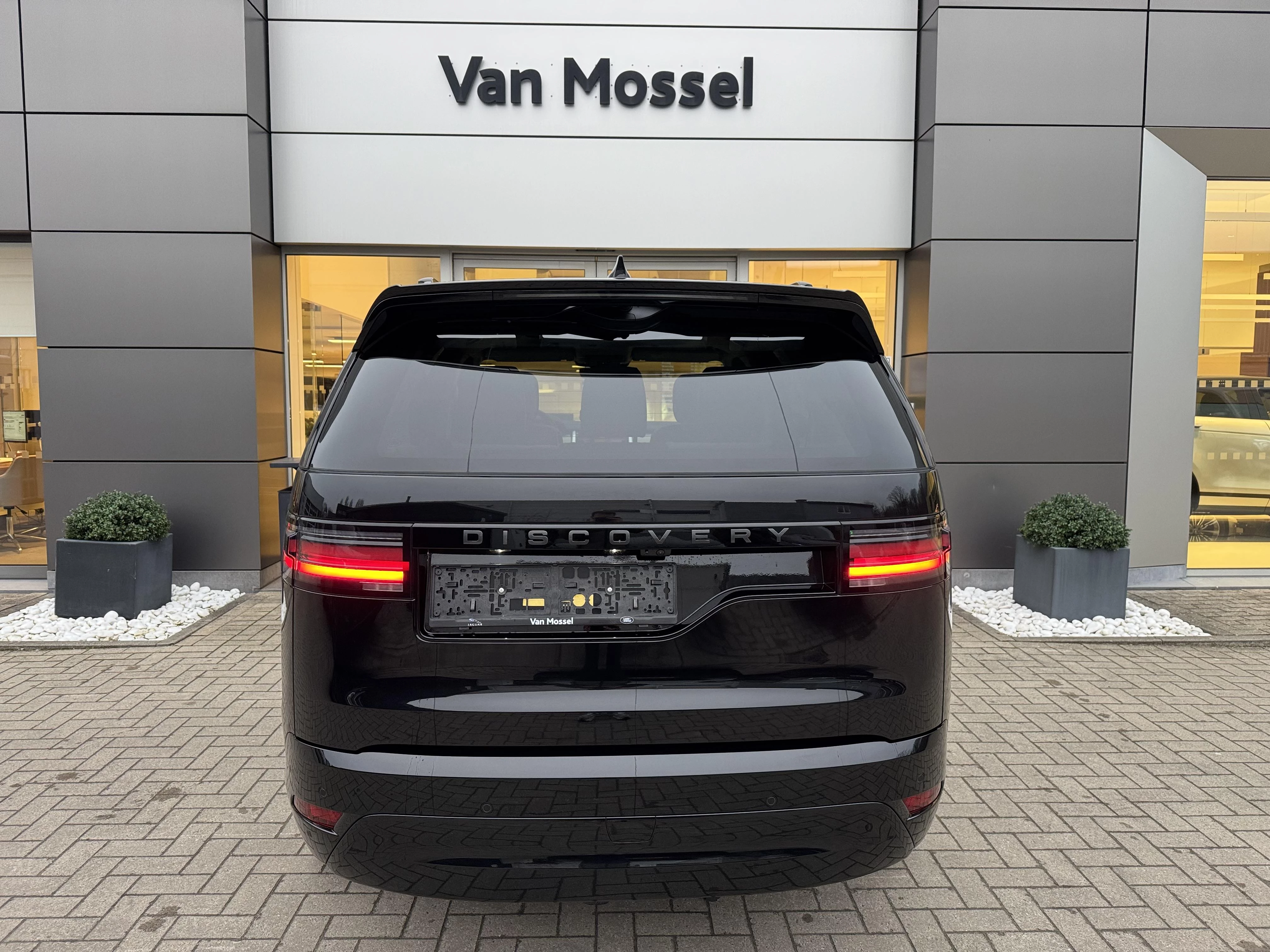 Land Rover-Discovery-image-7