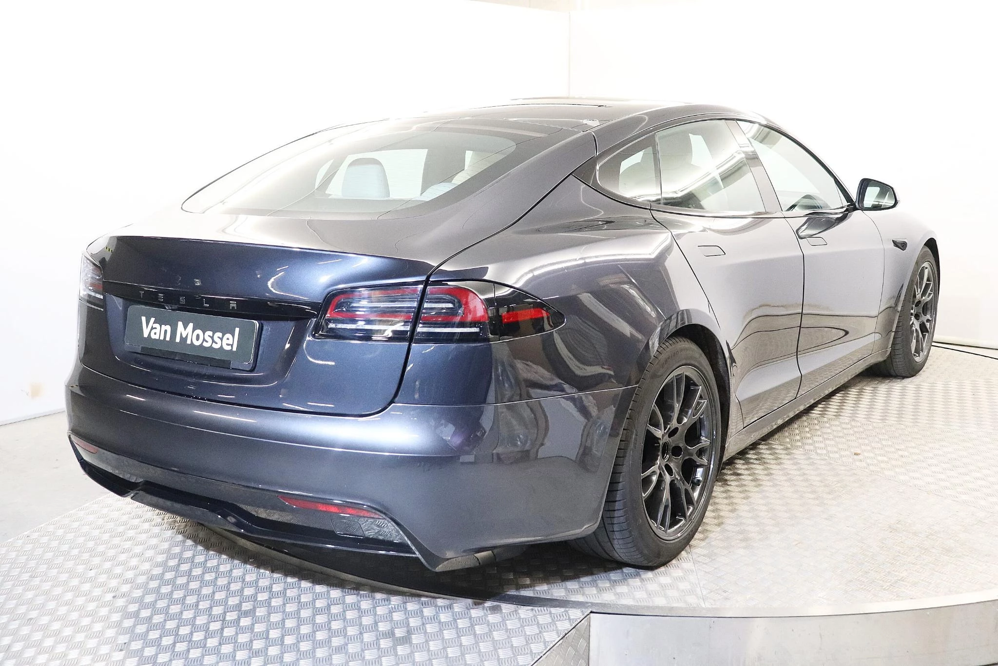 Tesla-Model S-image-3